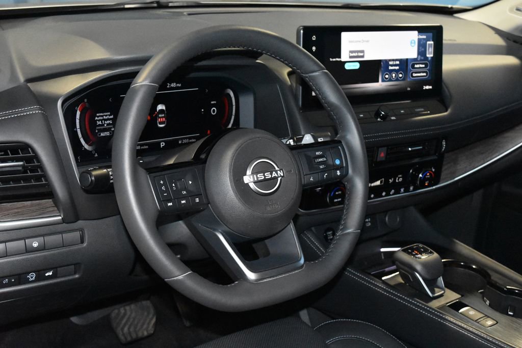 2024 Nissan Rogue Platinum photo 2