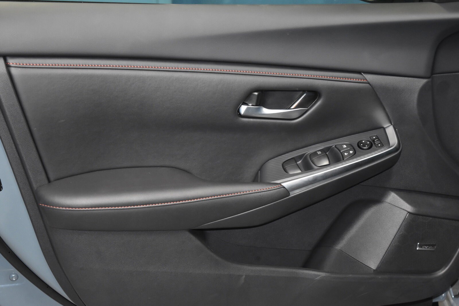2025 Nissan Sentra SR photo 3