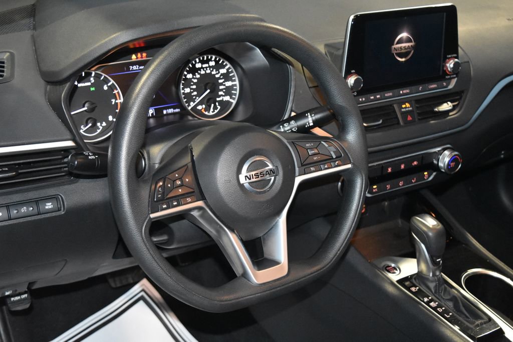 2021 Nissan Altima 2.5 SV photo 2