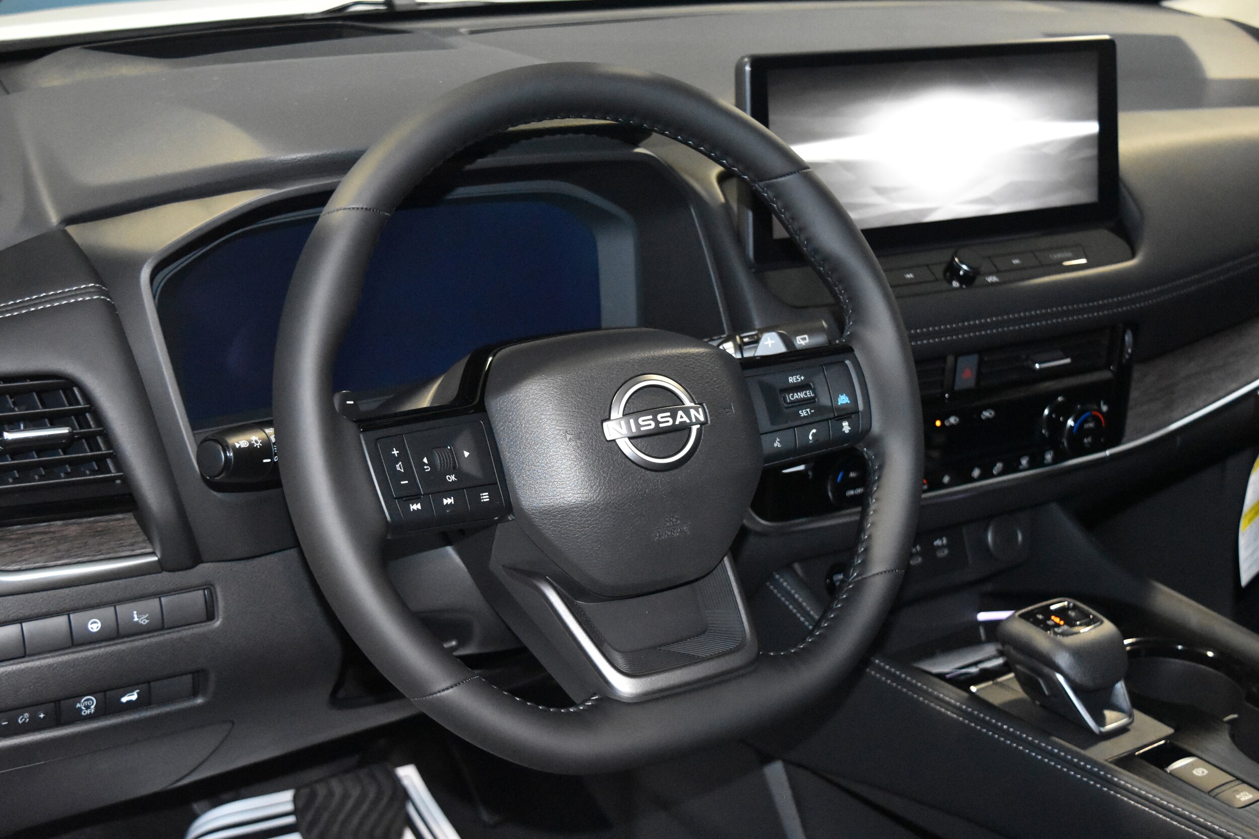 2026 Nissan Rogue Platinum photo 3