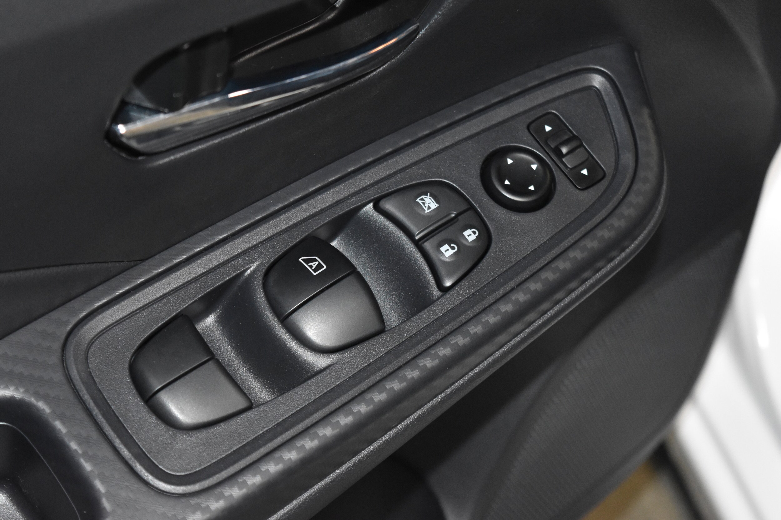 2025 Nissan Versa 1.6 SV photo 4