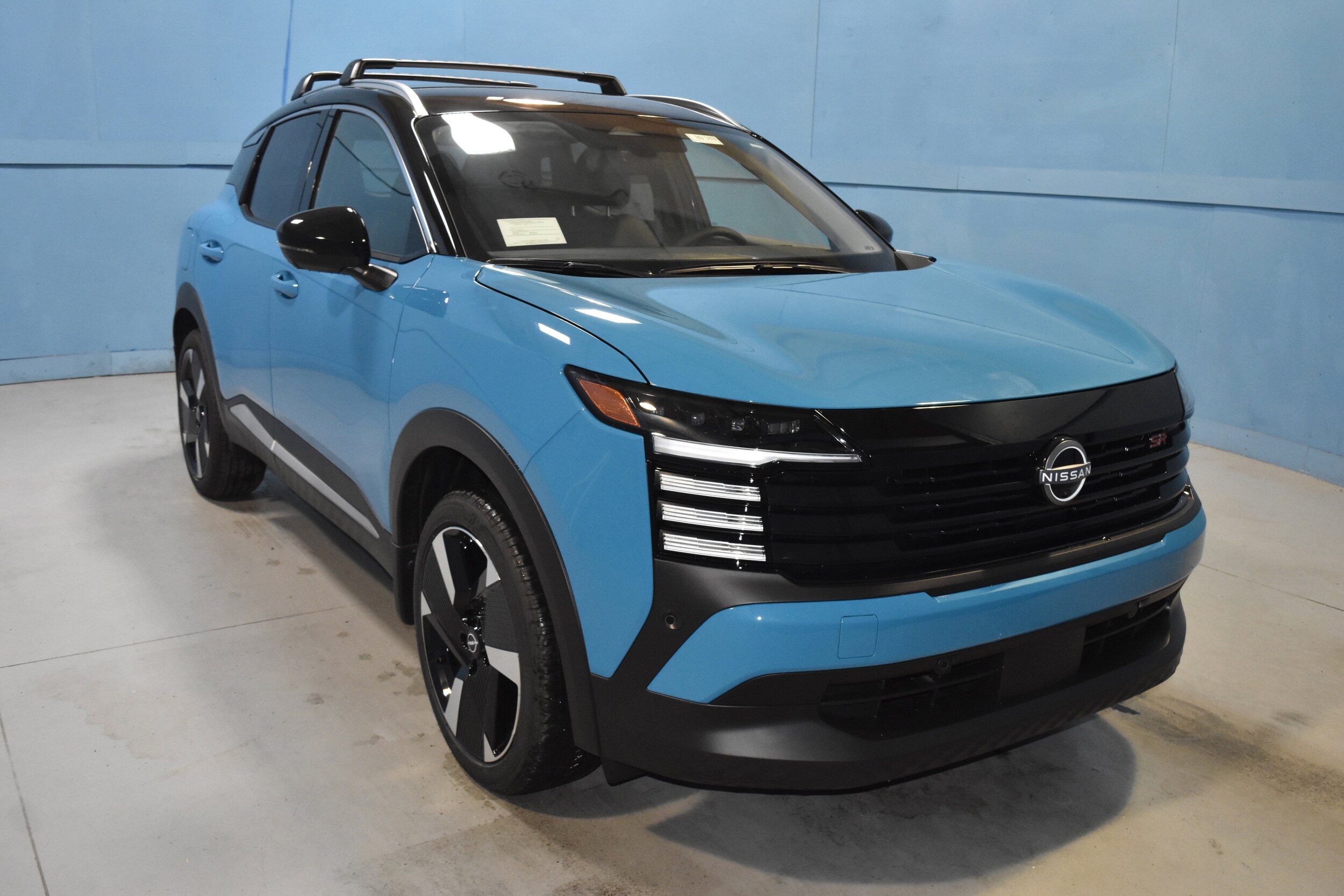 2026 Nissan Kicks SR photo 2