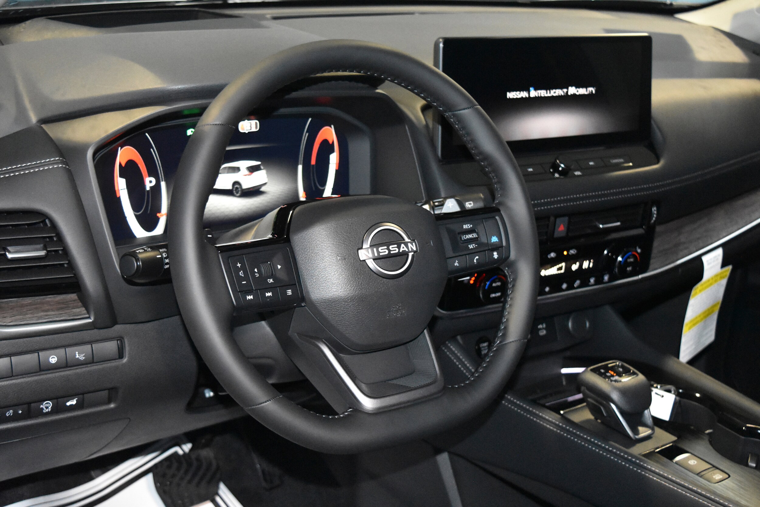 2026 Nissan Rogue Platinum photo 2