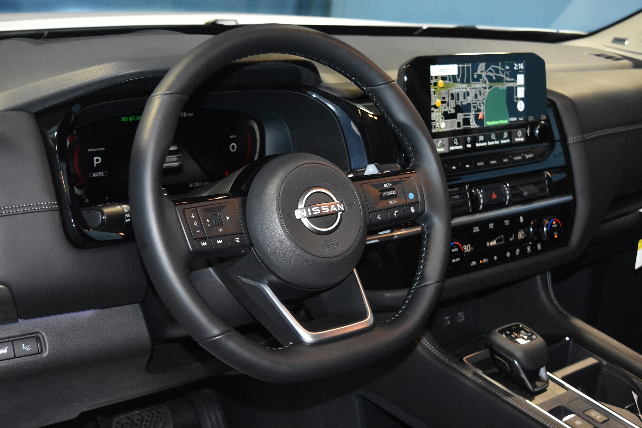 2025 Nissan Pathfinder Platinum photo 3