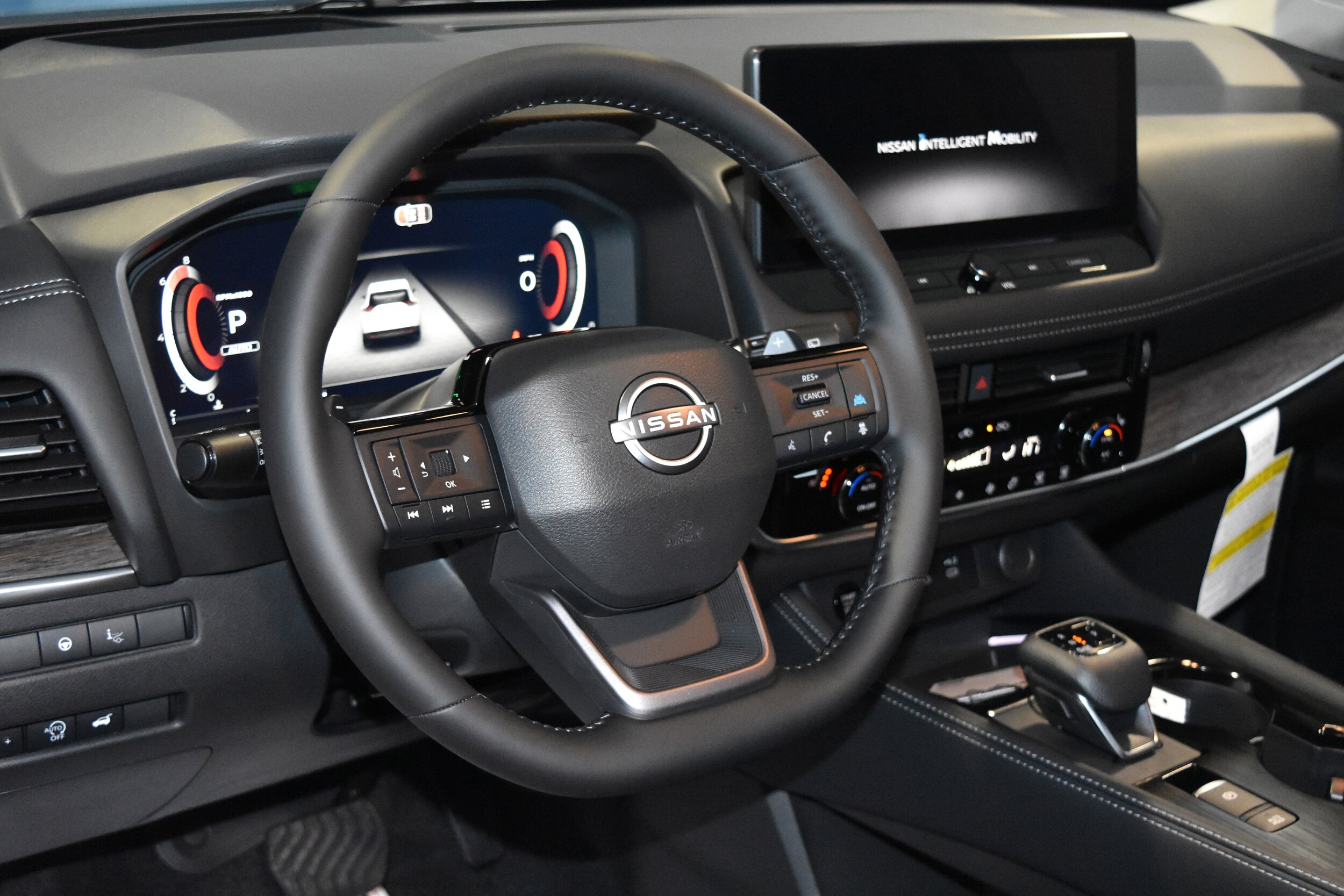 2026 Nissan Rogue Platinum photo 2