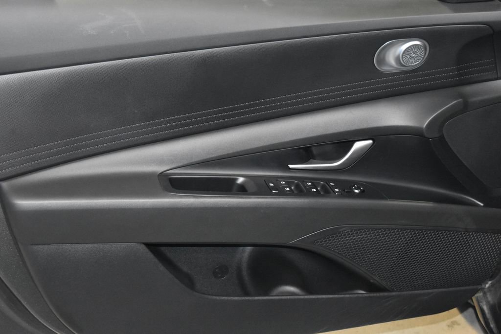 2024 Hyundai Elantra SE photo 3