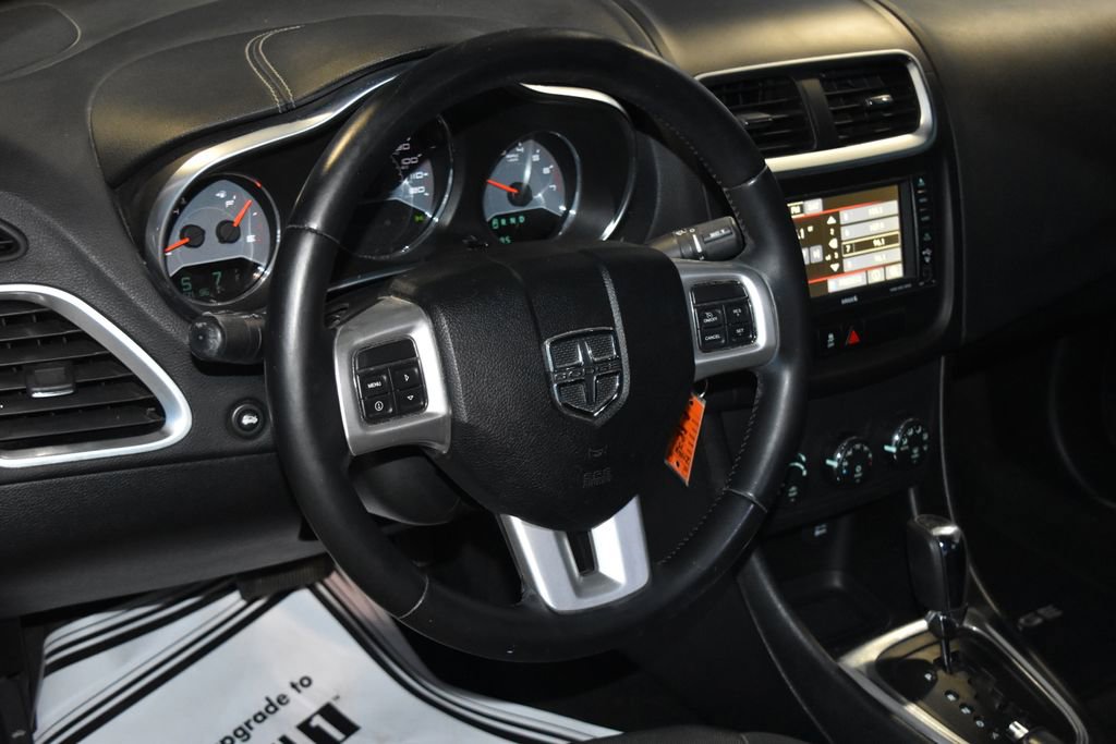 2013 Dodge Avenger SXT photo 2