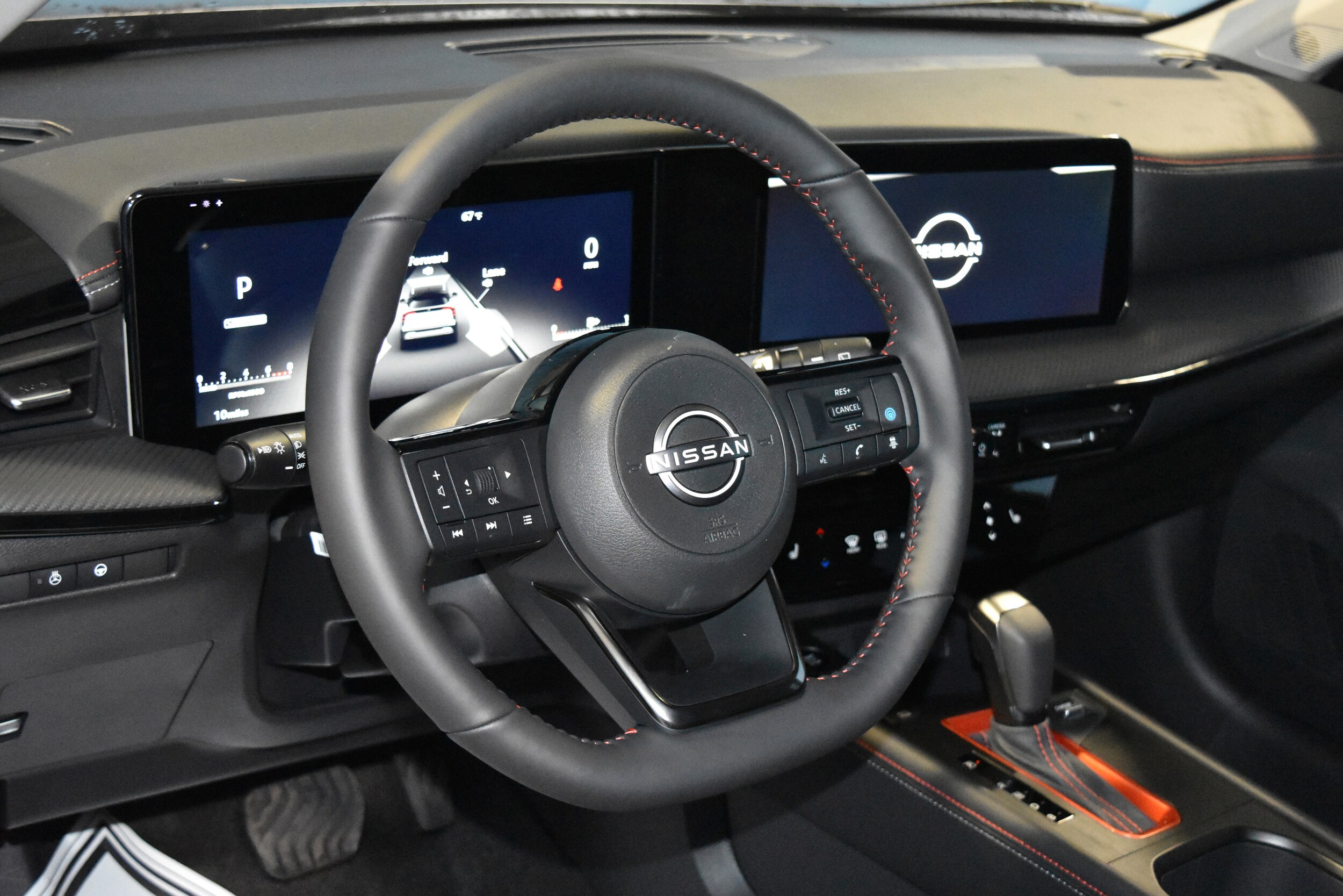 2026 Nissan Kicks SR photo 2