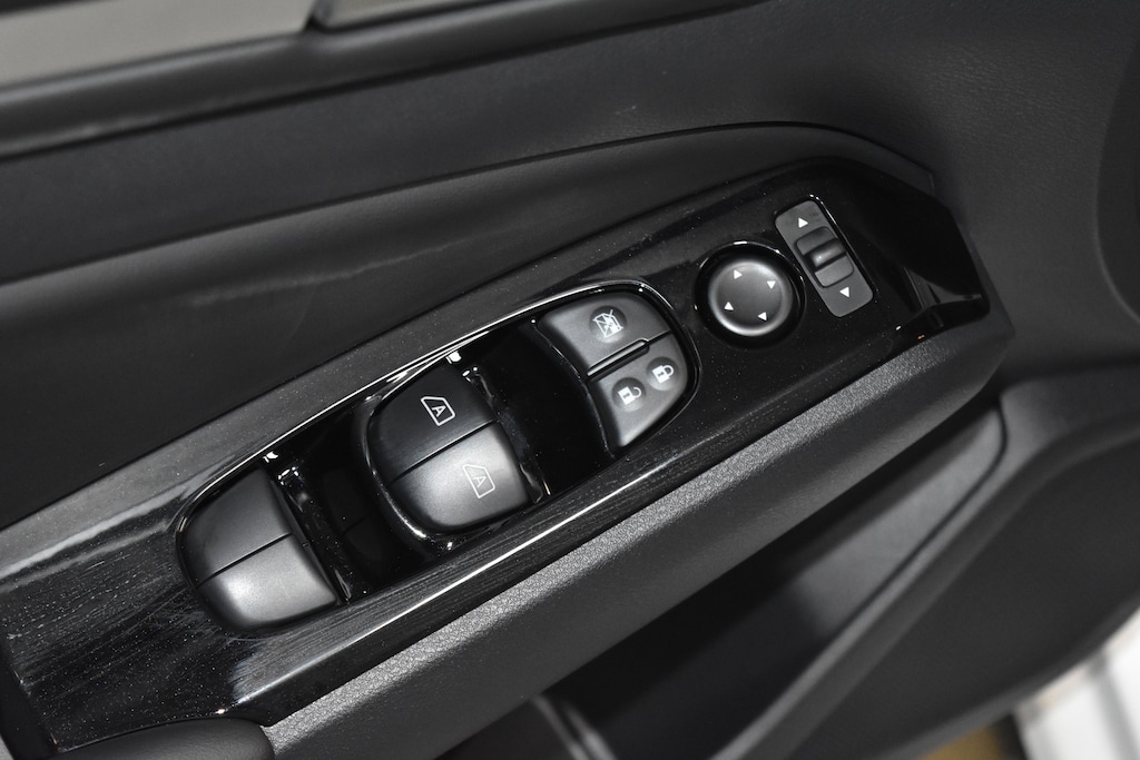 New 2025 Nissan Altima SR Sedan