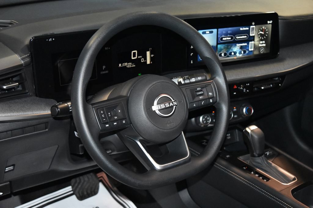 2025 Nissan Kicks SV photo 2