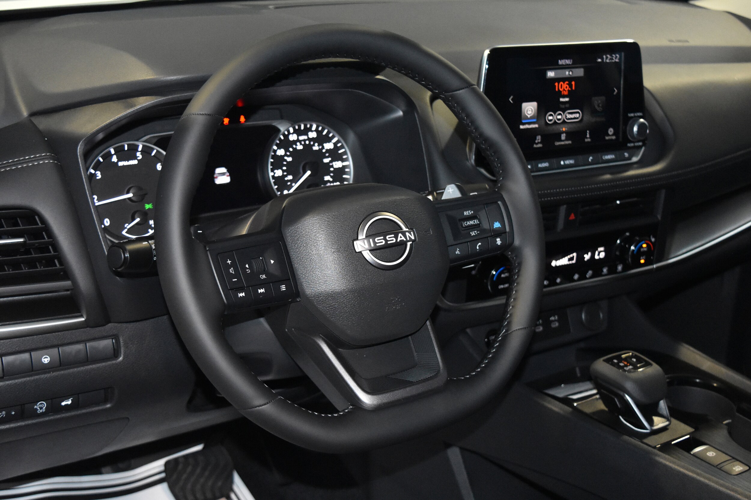 2026 Nissan Rogue SV photo 3