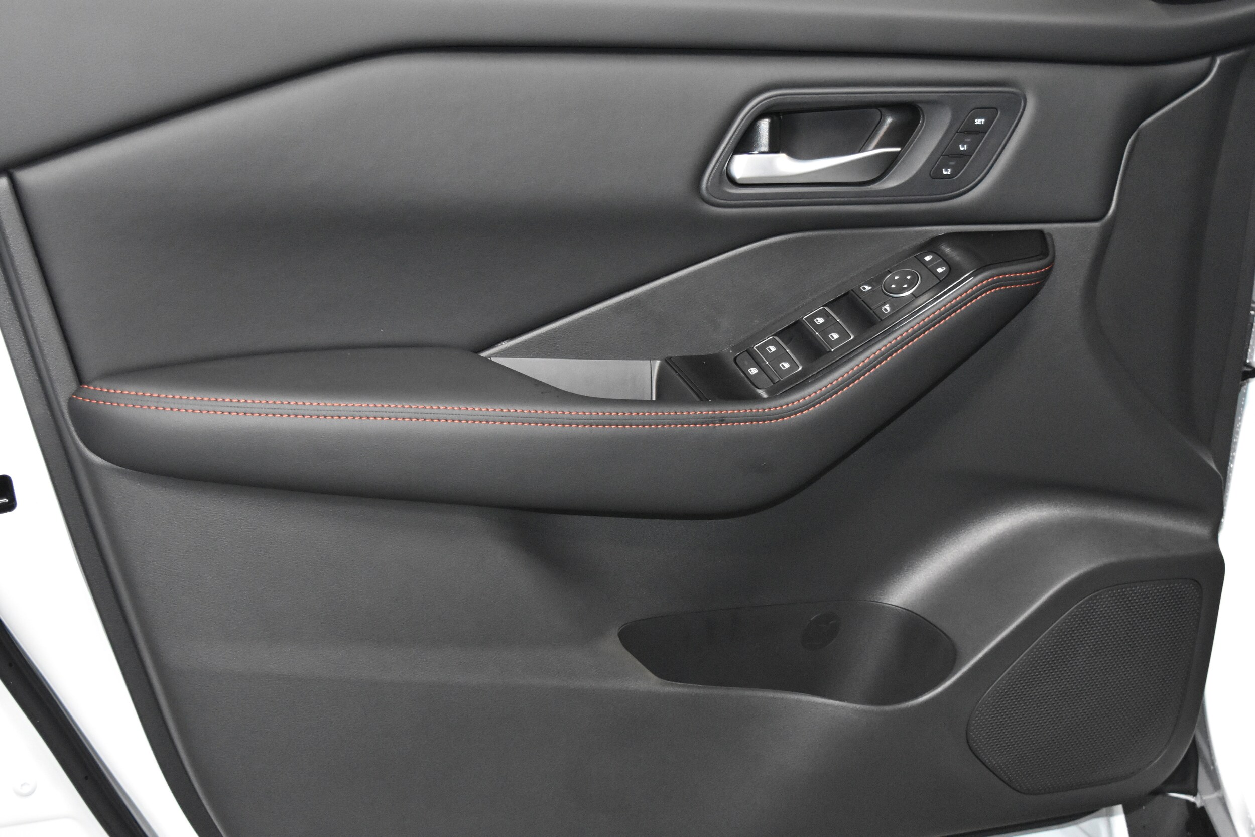 2026 Nissan Rogue SV photo 4