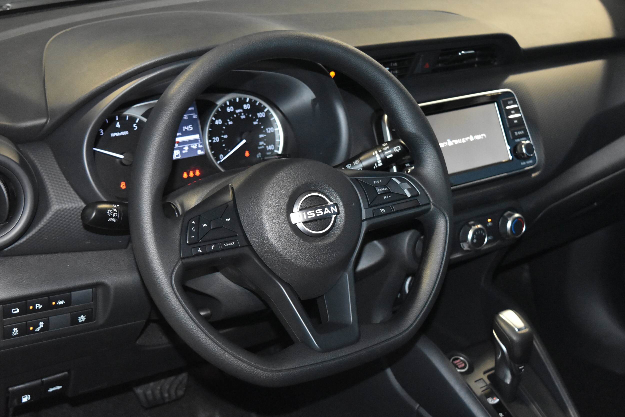2025 Nissan Kicks Play S photo 3