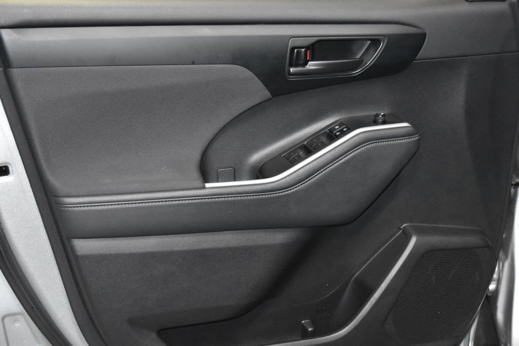 Used 2024 Toyota Highlander XLE 4D Sport Utility