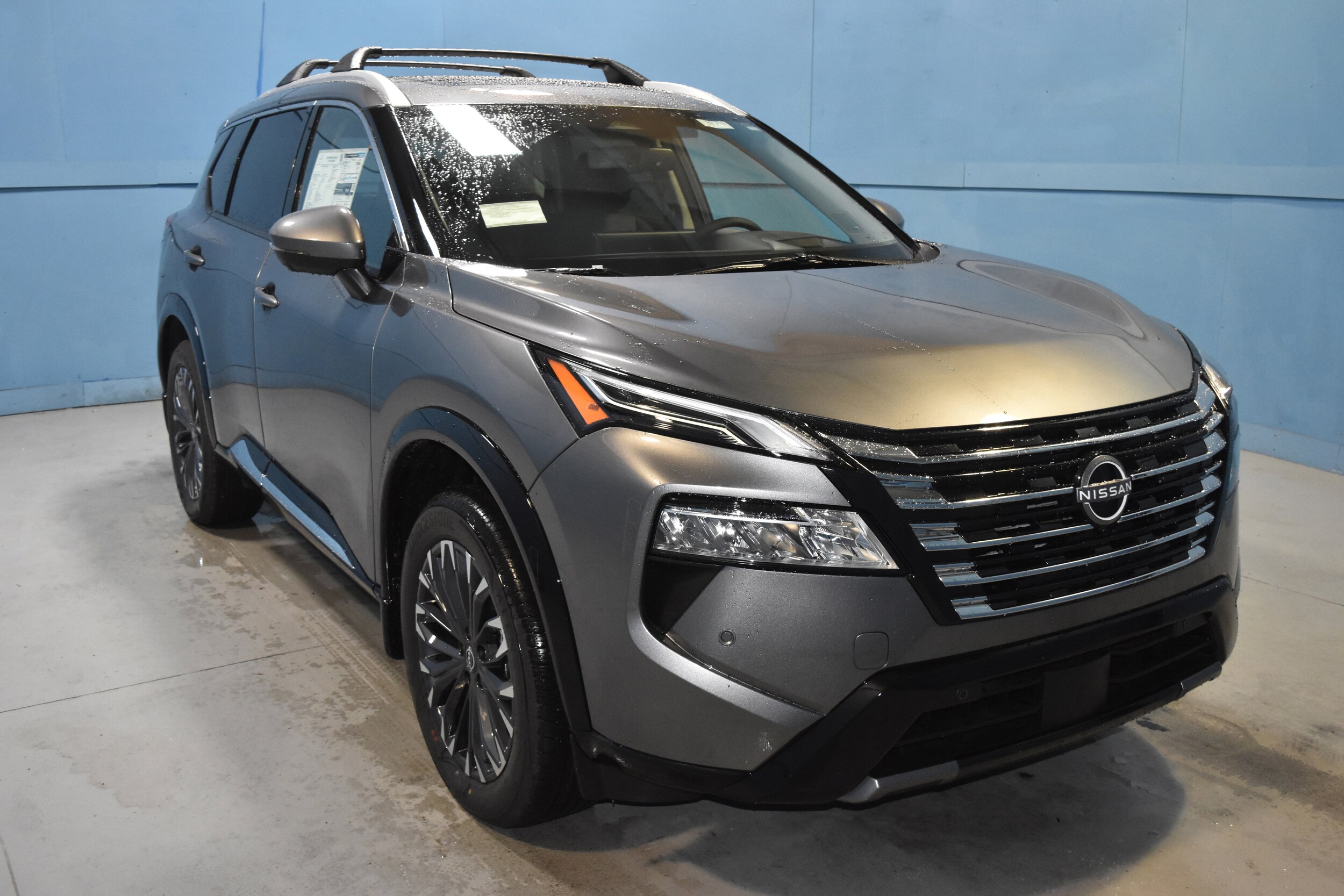 2026 Nissan Rogue Platinum photo 2