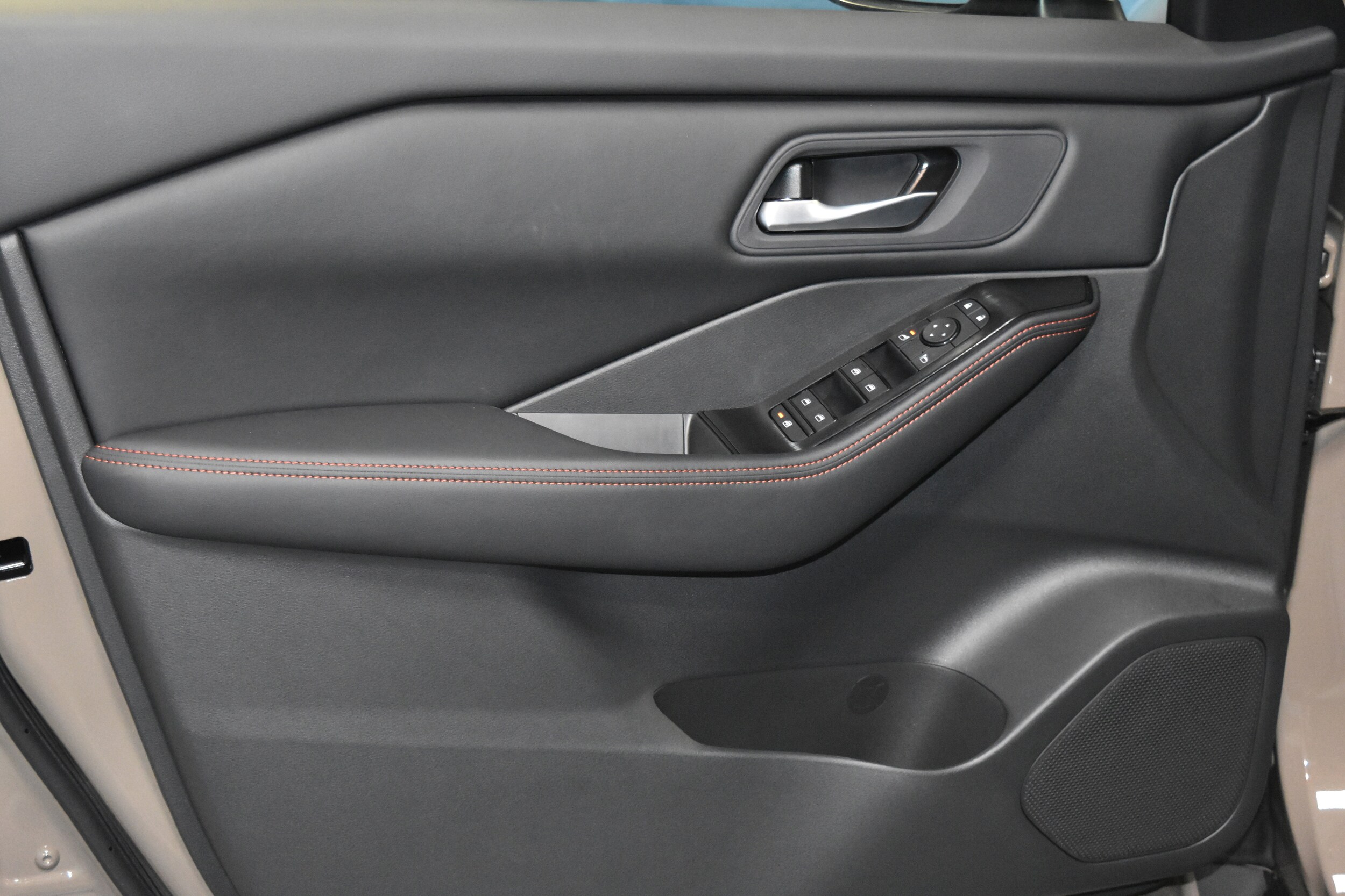 2026 Nissan Rogue SV photo 4