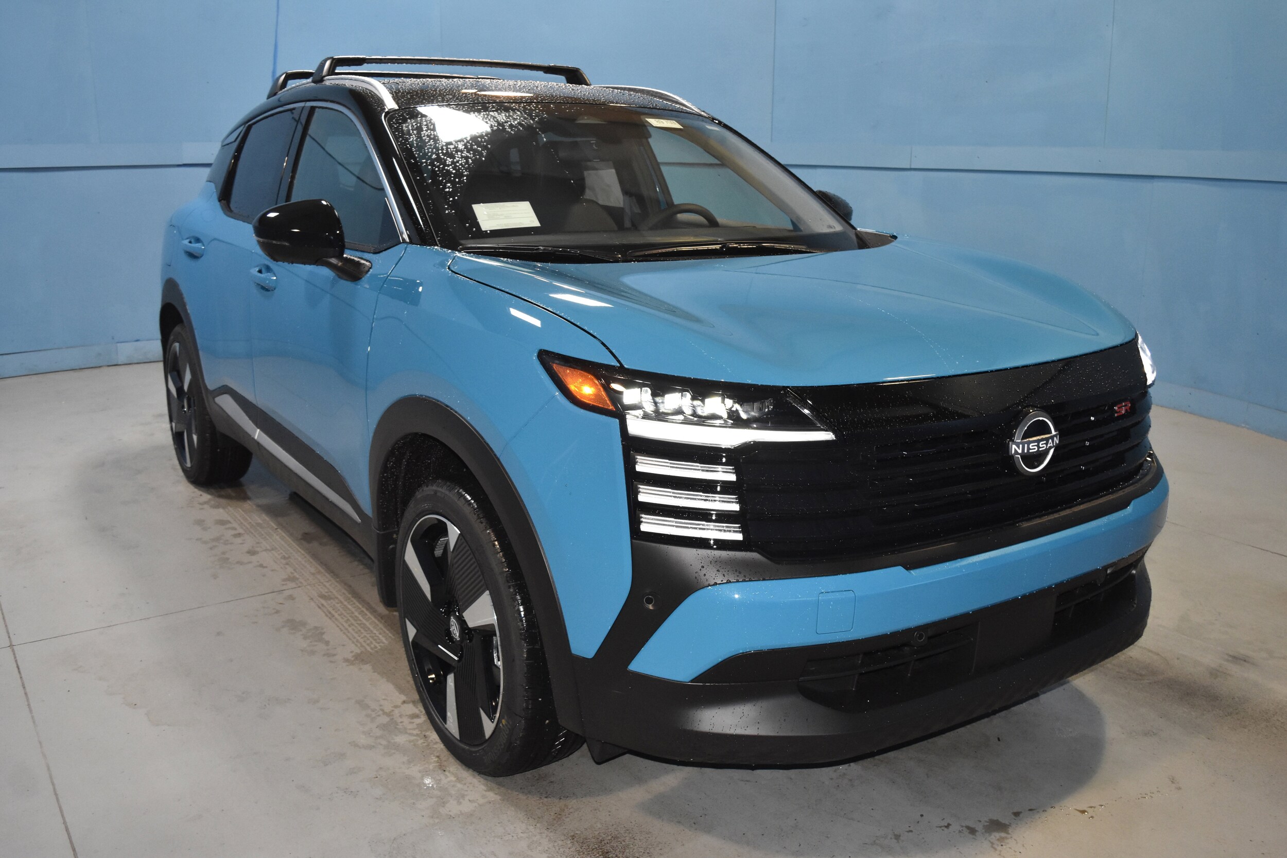 2026 Nissan Kicks SR photo 2