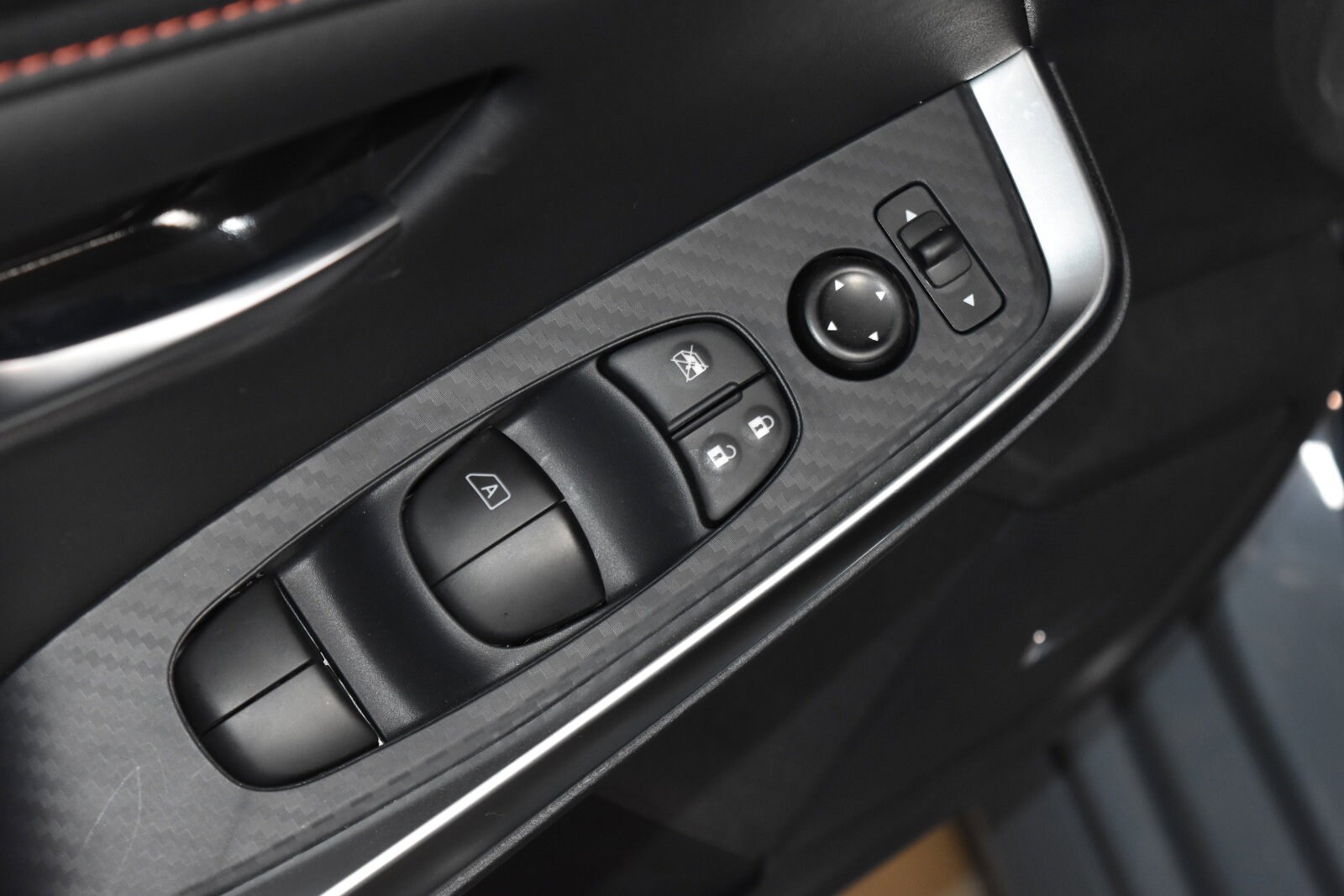 2025 Nissan Sentra SR photo 4