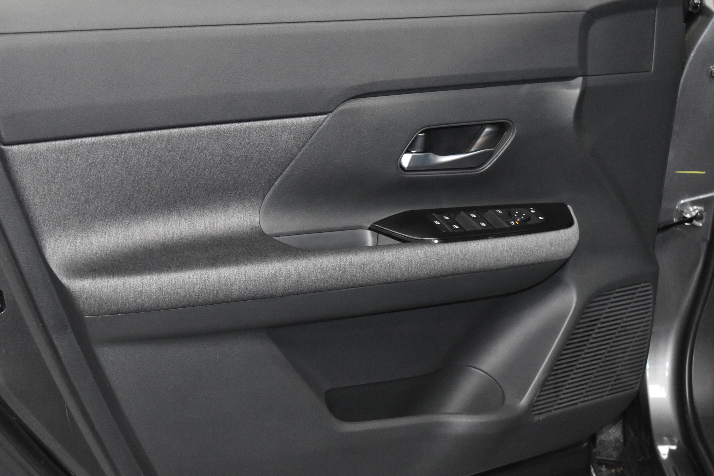 2026 Nissan Kicks SV photo 4
