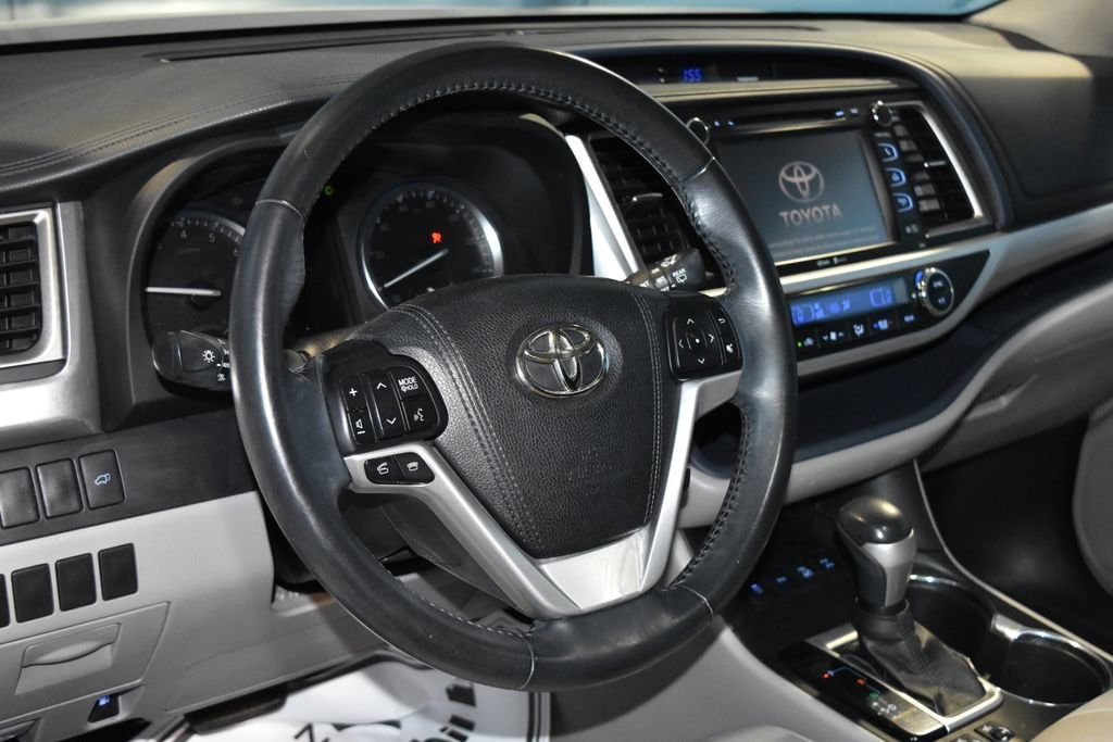 Used 2015 Toyota Highlander XLE with VIN 5TDJKRFH8FS178227 for sale in Evansville, IN