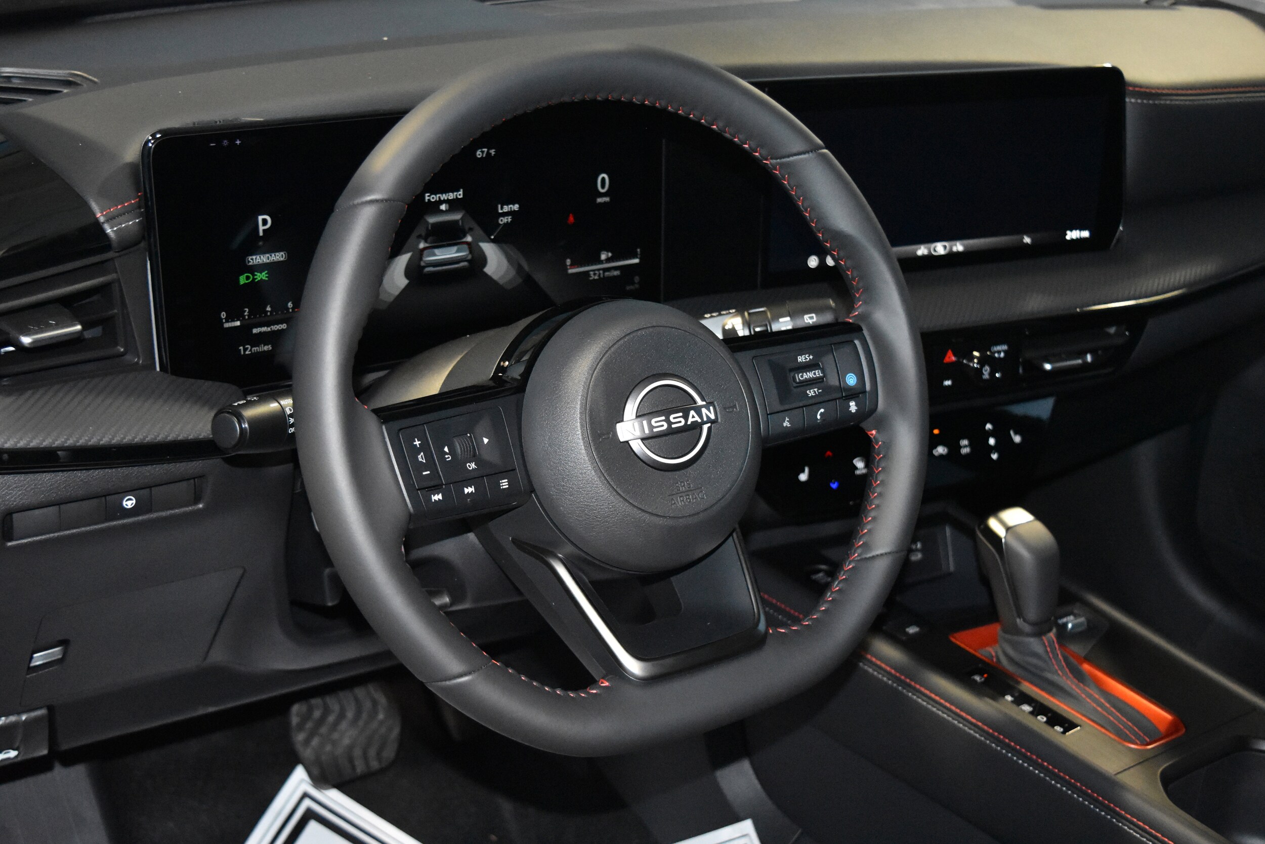 2026 Nissan Kicks SR photo 2