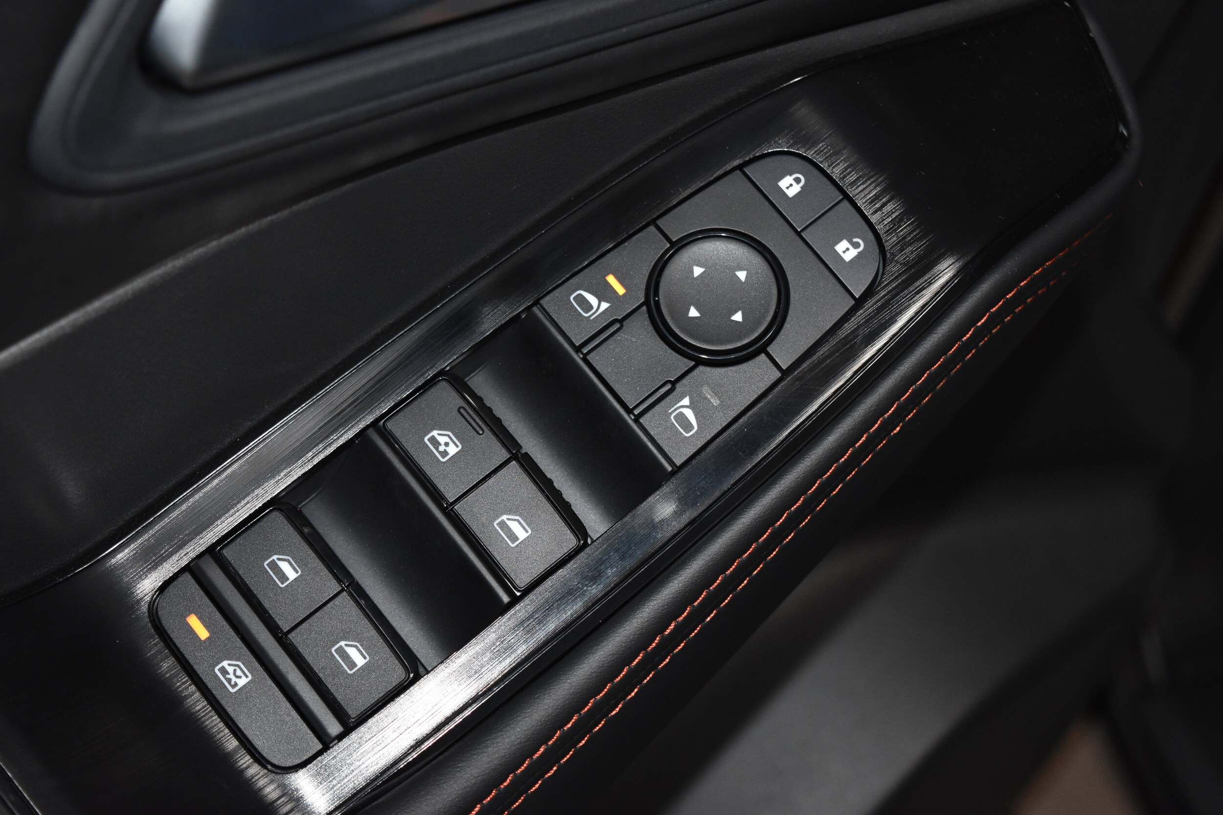 2026 Nissan Rogue SV photo 2