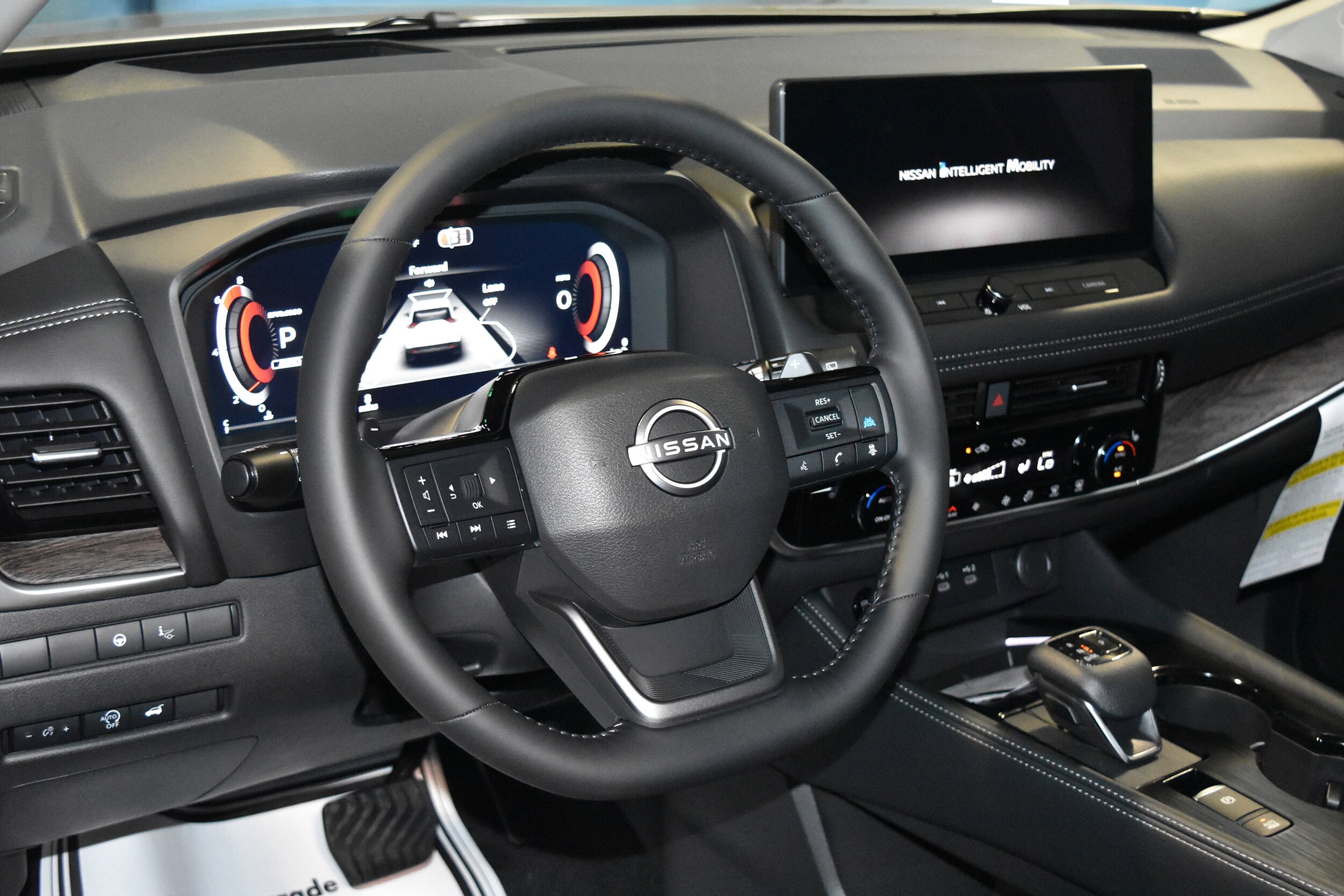 2026 Nissan Rogue Platinum photo 3