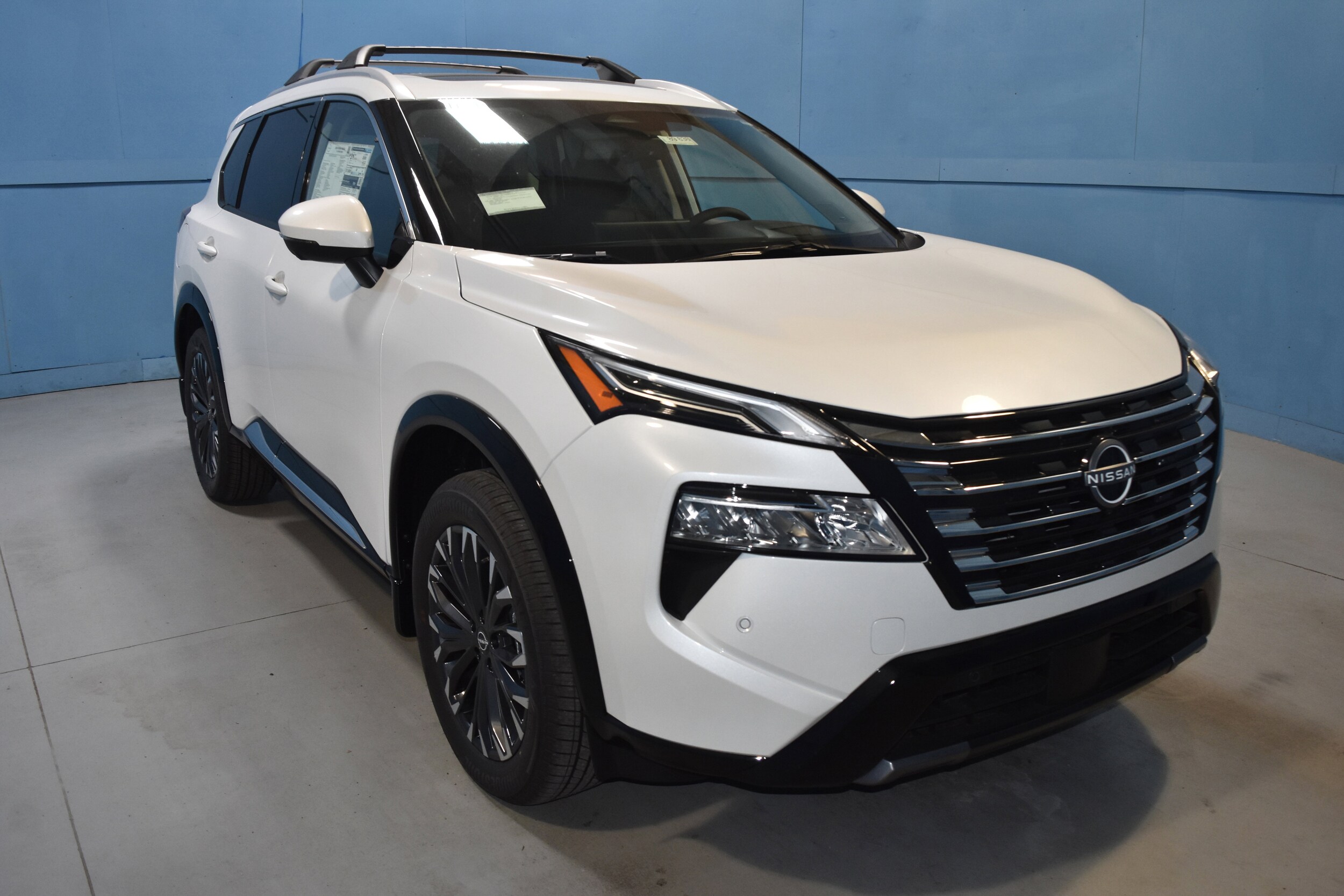 2026 Nissan Rogue Platinum photo 2