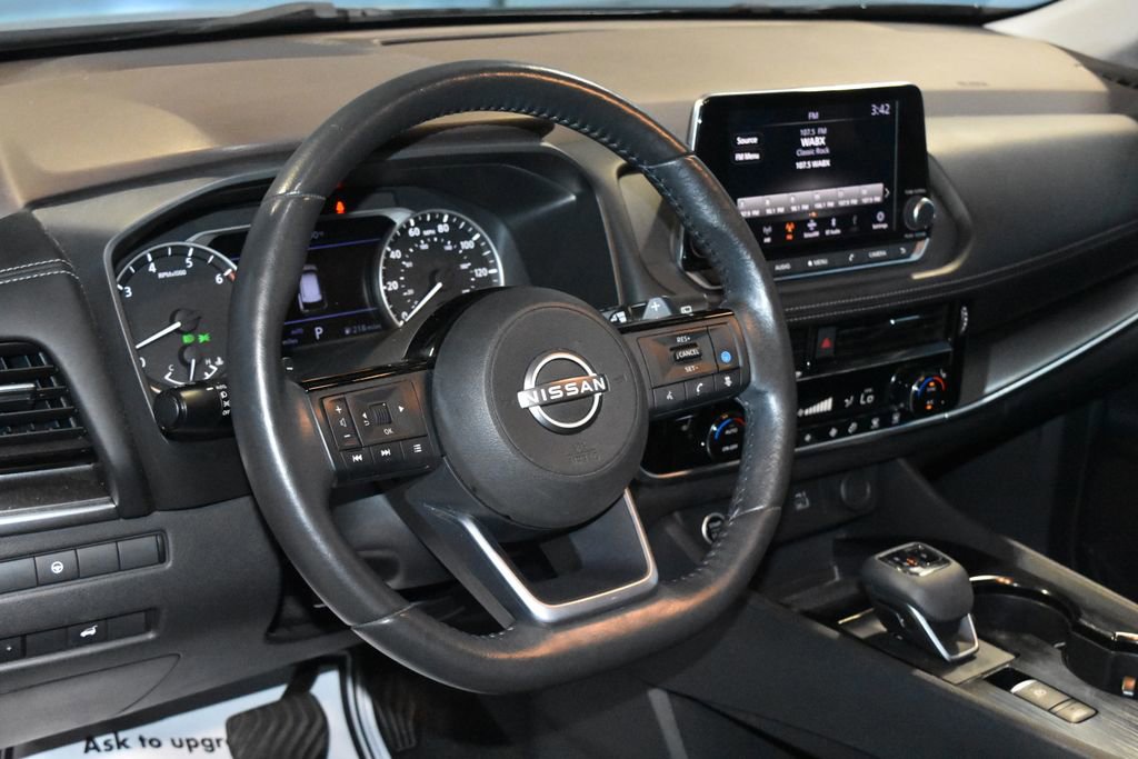 2022 Nissan Rogue SV photo 2