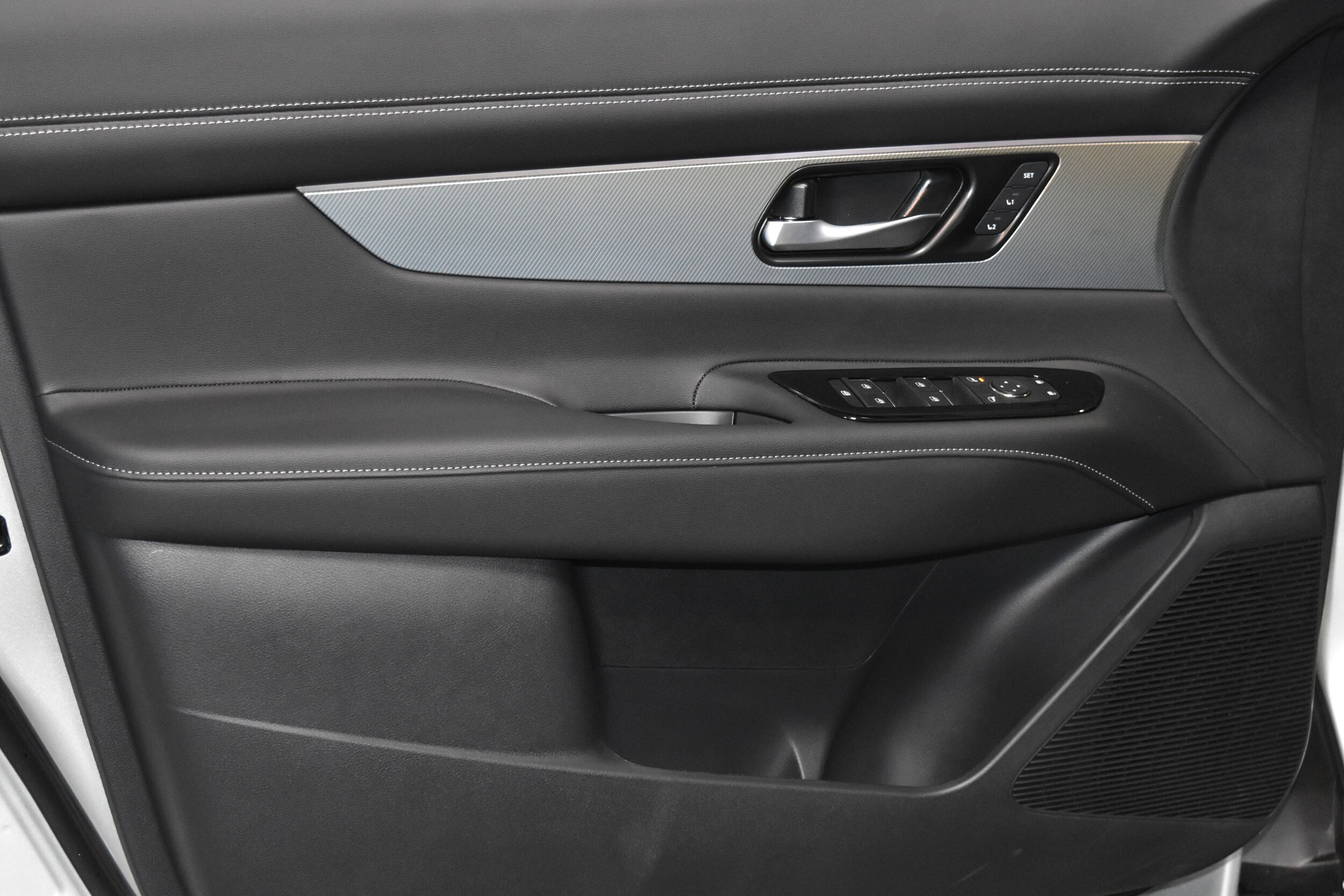 2025 Nissan Murano SL photo 4