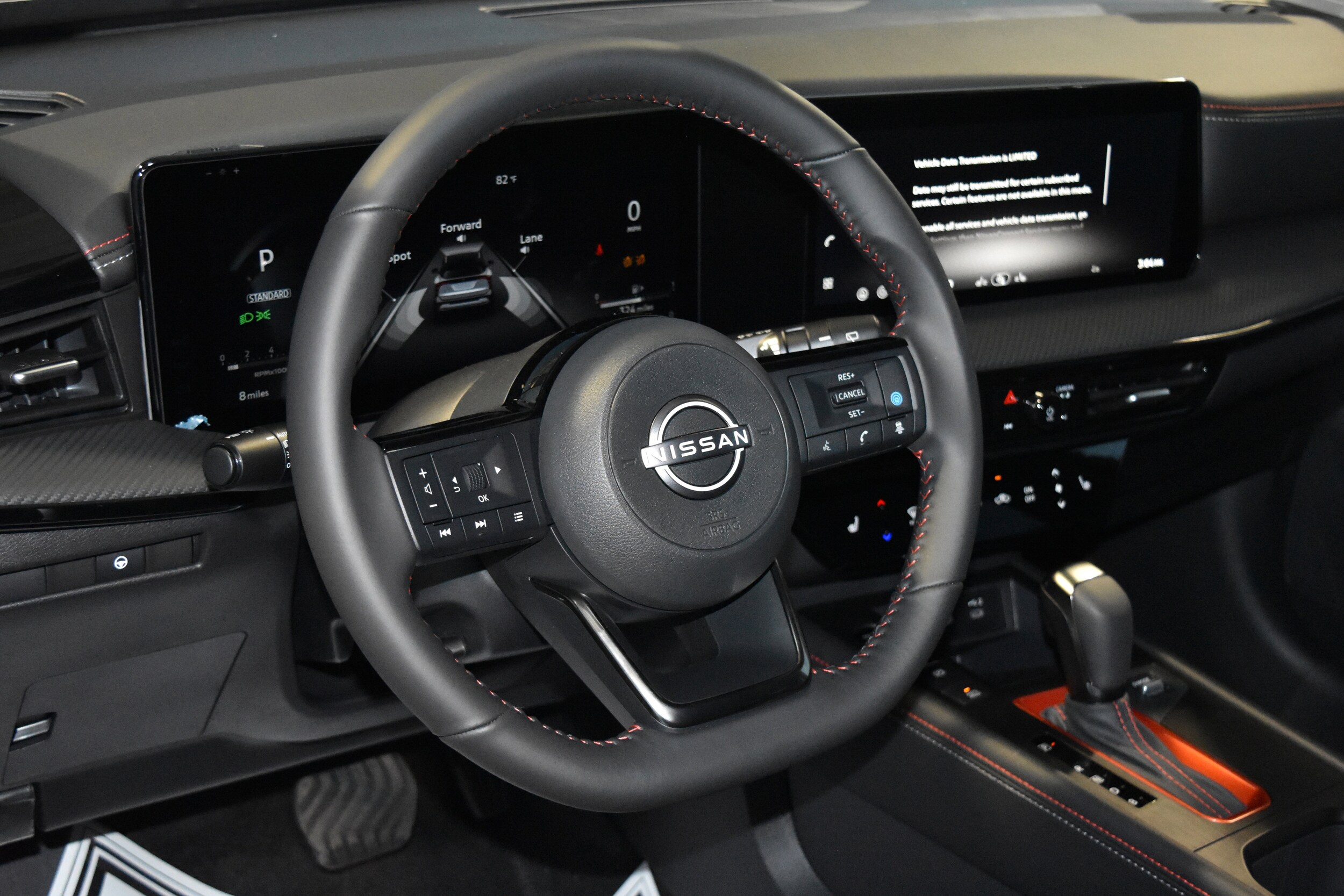 2026 Nissan Kicks SR photo 3