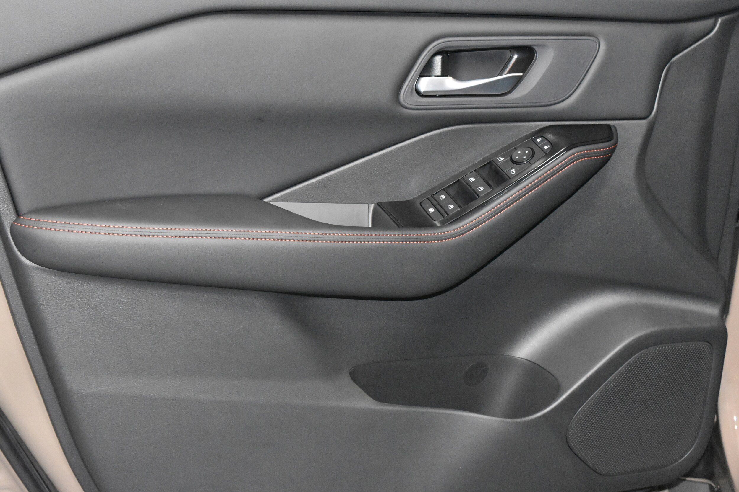 2026 Nissan Rogue SV photo 3