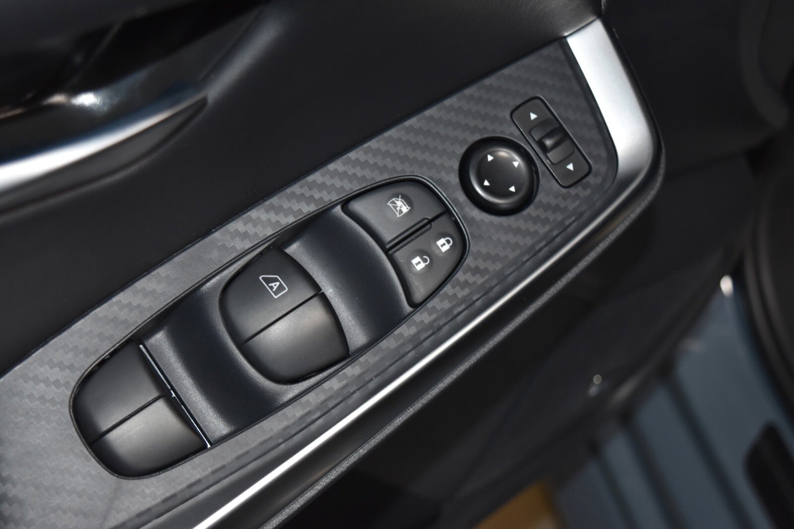 2025 Nissan Sentra SR photo 4
