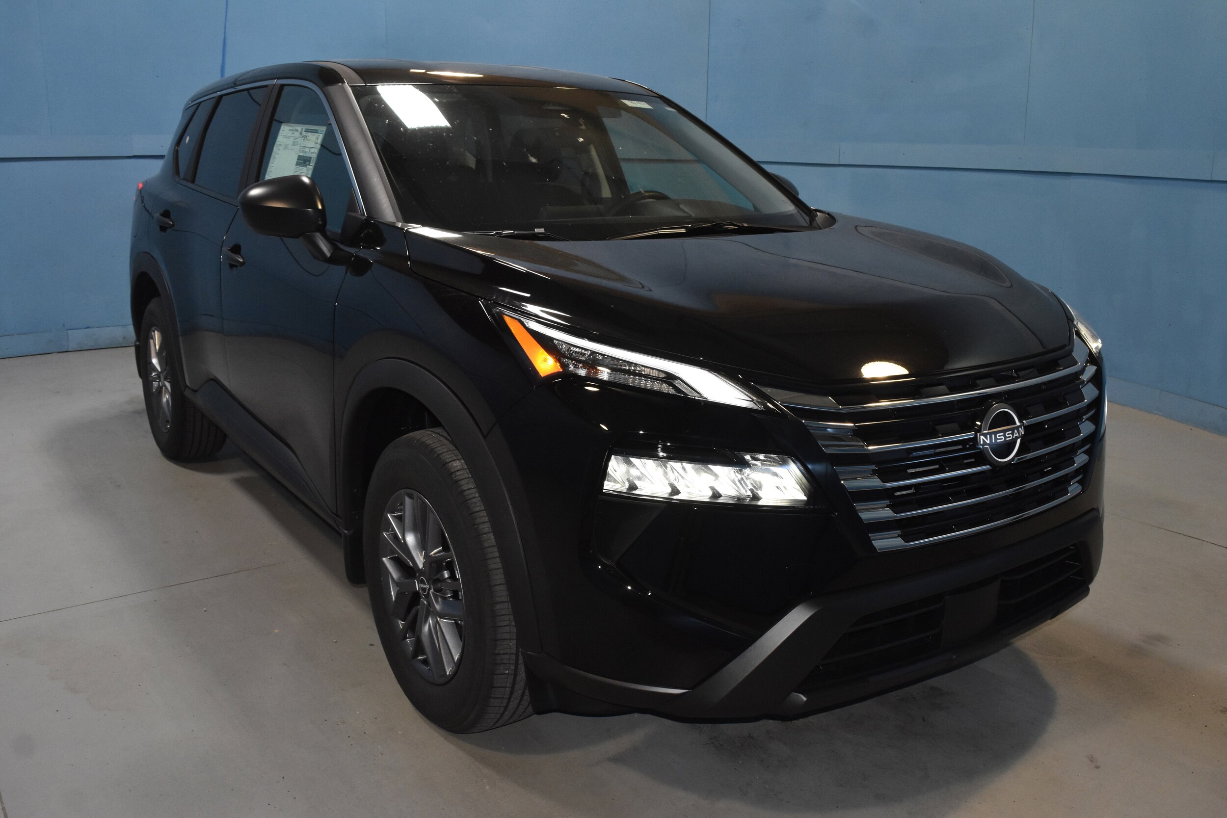 2026 Nissan Rogue S photo 2