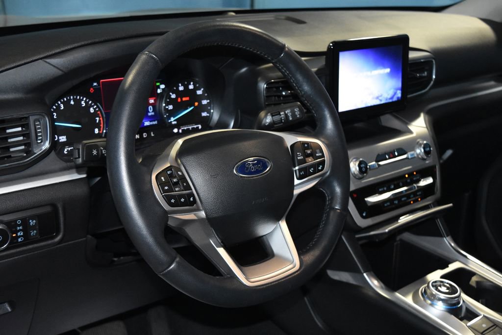 2022 Ford Explorer XLT Sport photo 3