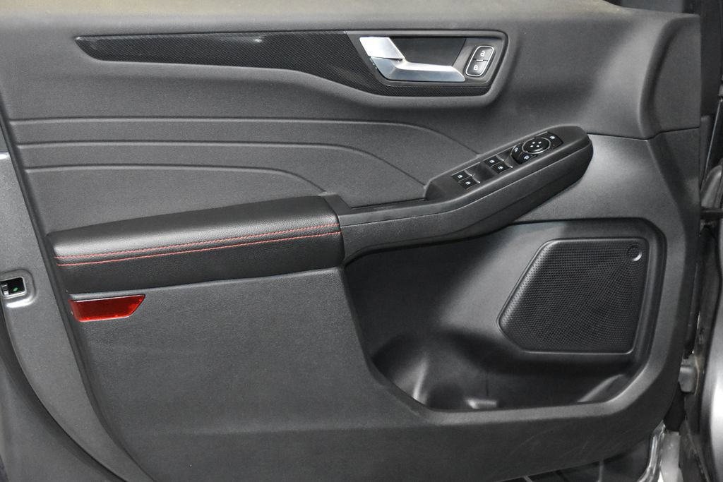 2023 Ford Escape ST-Line Select photo 3