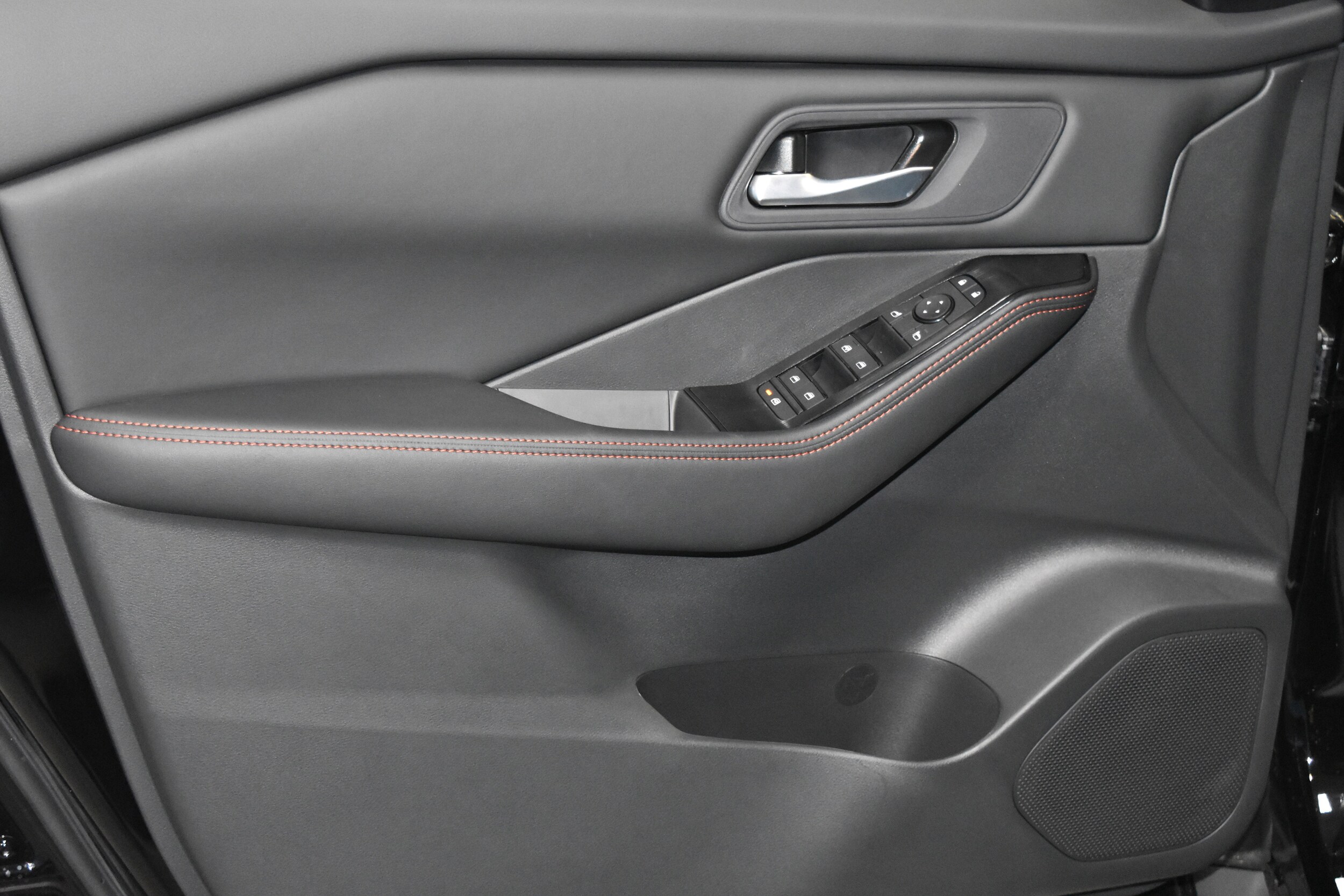 2026 Nissan Rogue SV photo 4