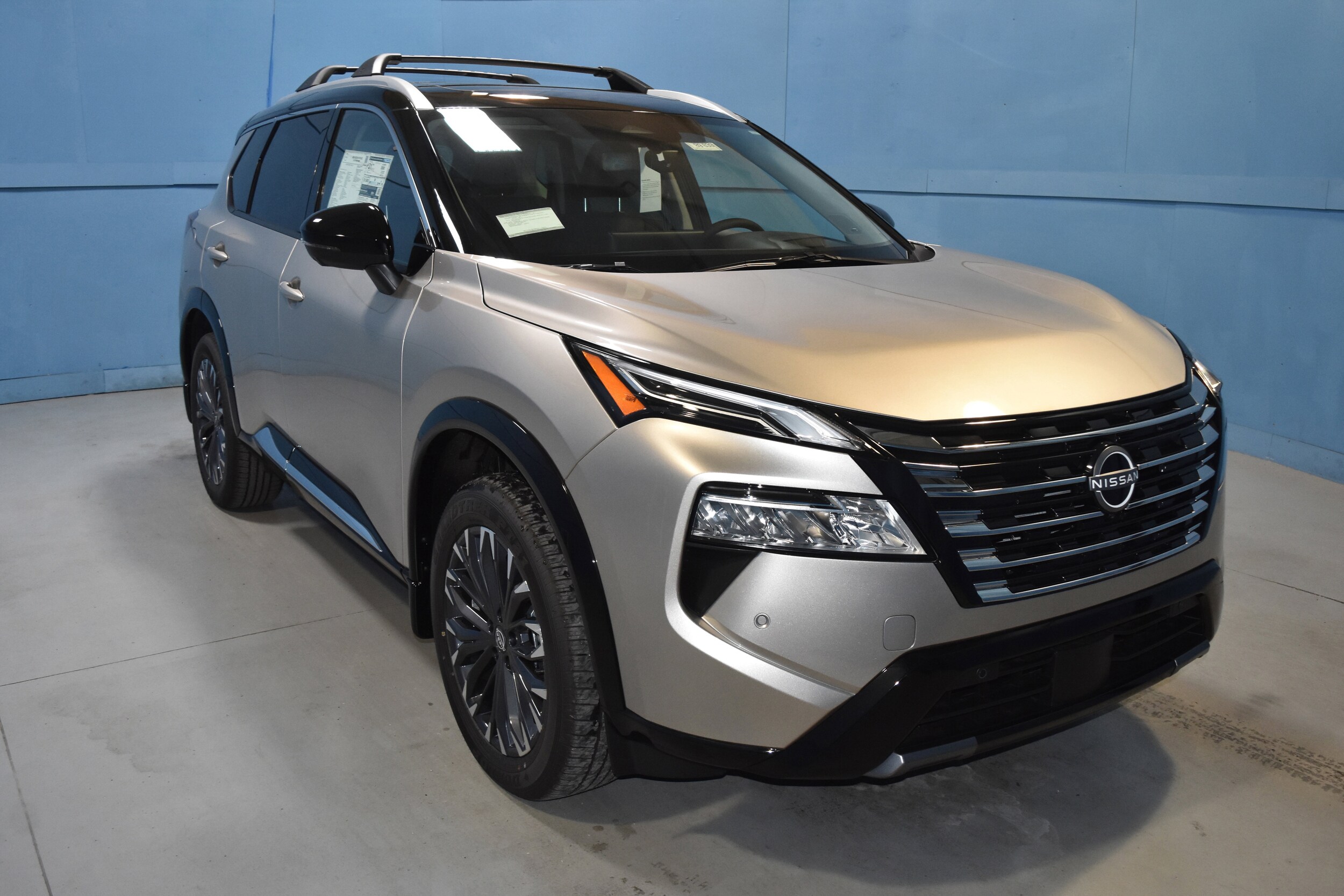 2026 Nissan Rogue Platinum photo 2