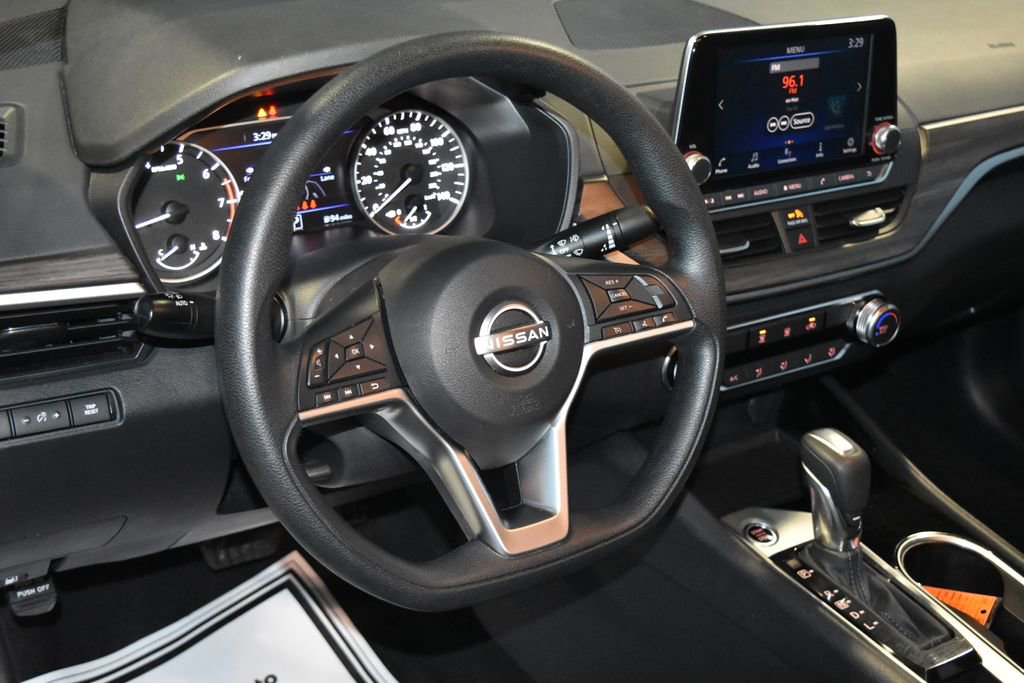 2024 Nissan Altima 2.5 SV photo 2