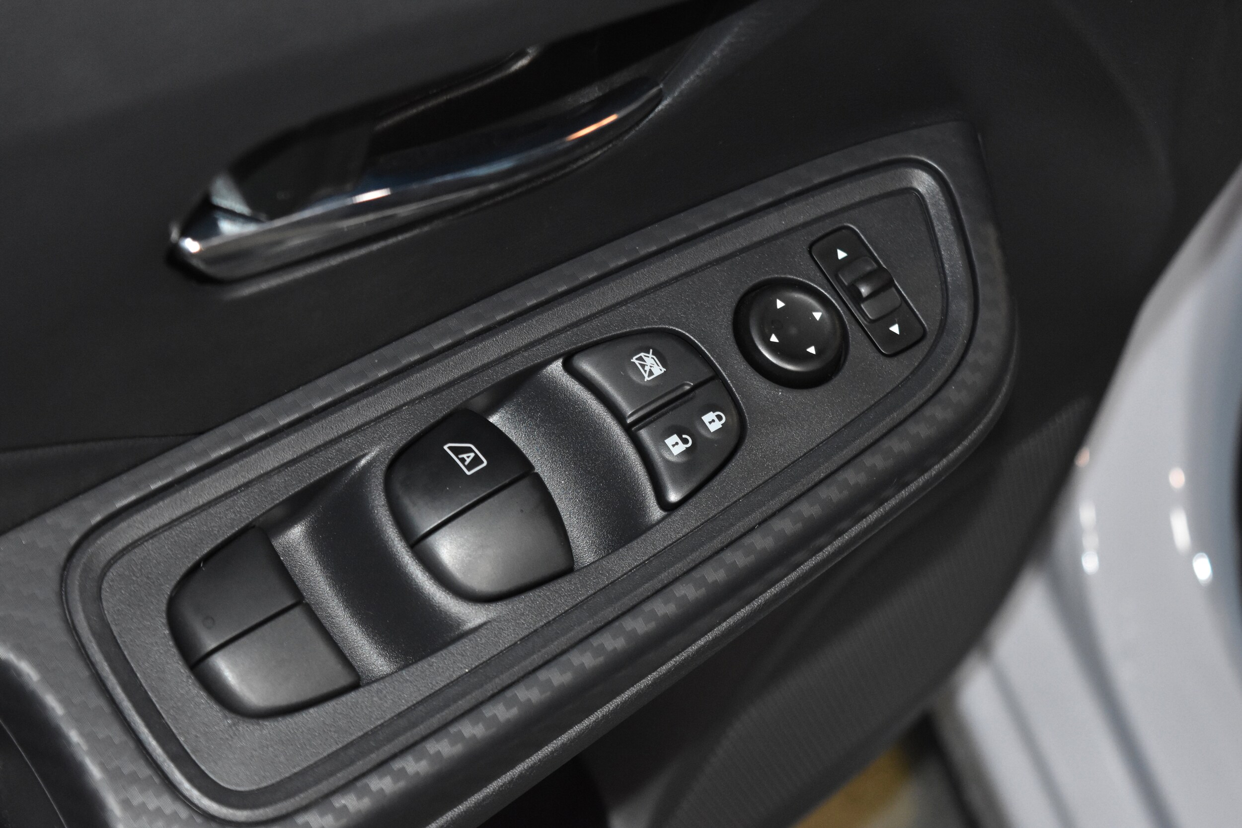 2025 Nissan Versa 1.6 SV photo 4