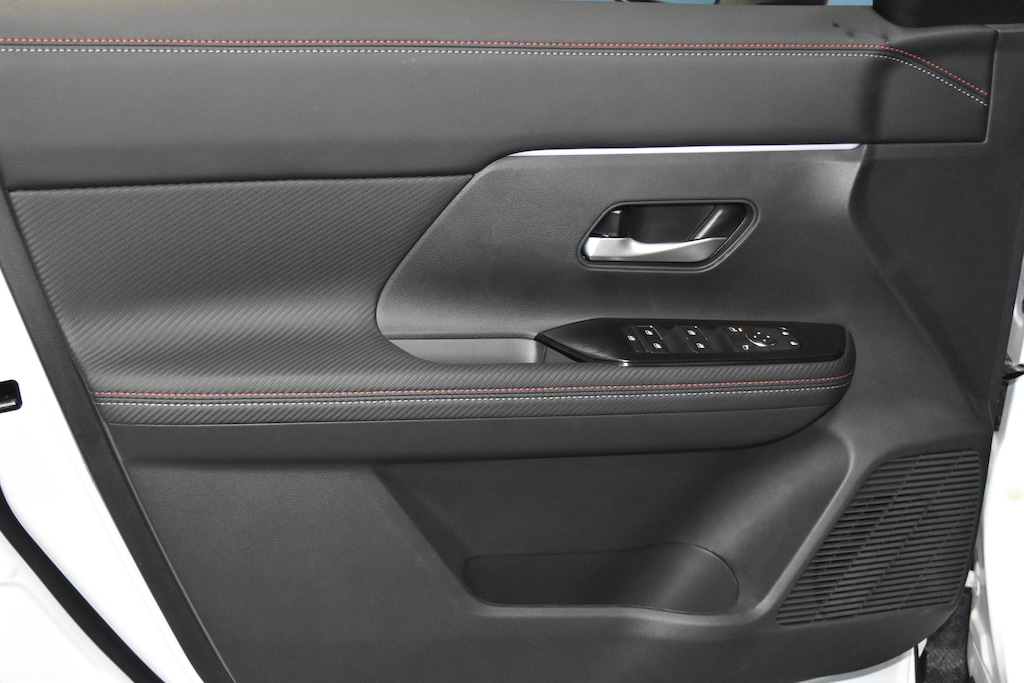 New 2026 Nissan Kicks SR SUV