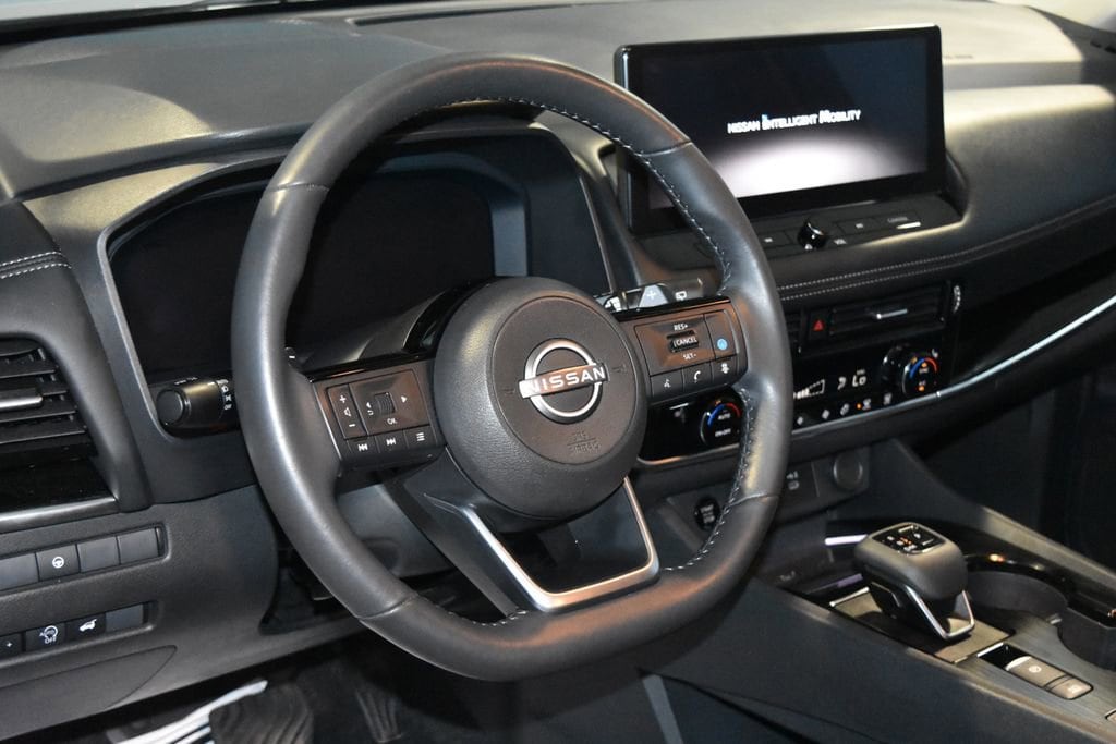 2024 Nissan Rogue SL photo 2
