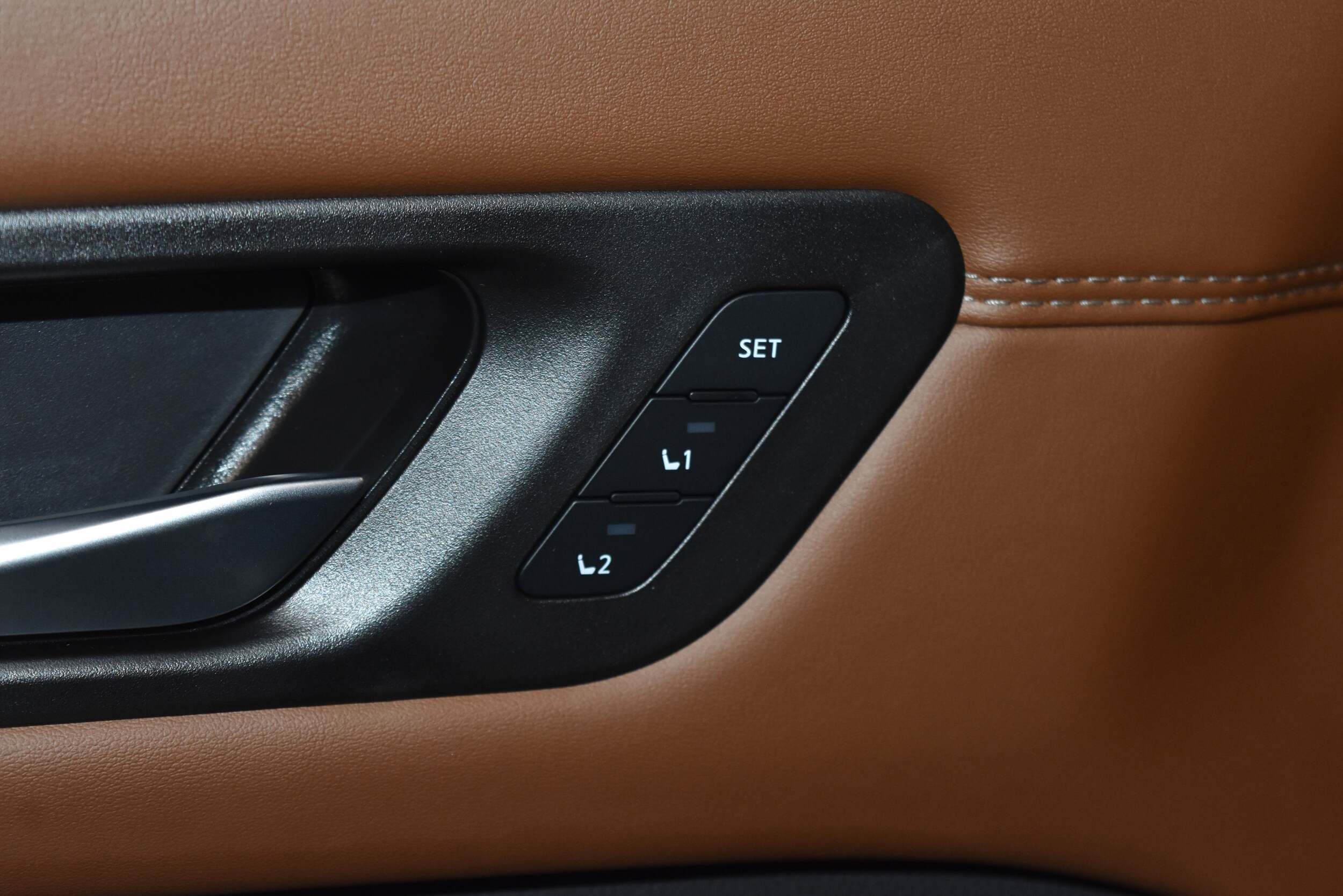 2025 Nissan Pathfinder Platinum photo 4