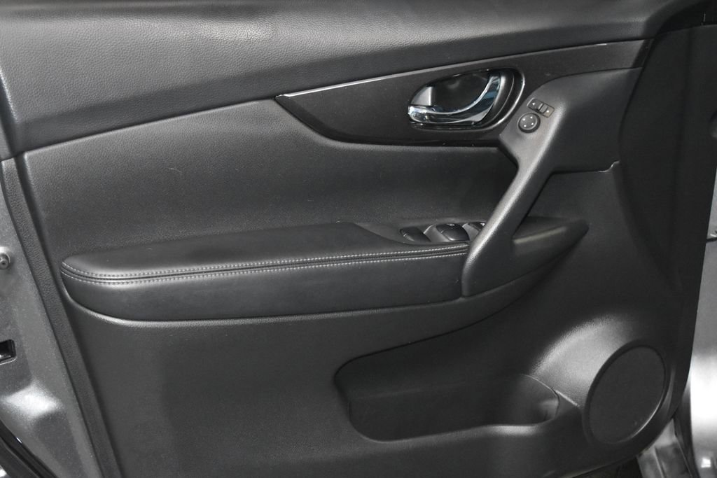 2020 Nissan Rogue SV photo 3