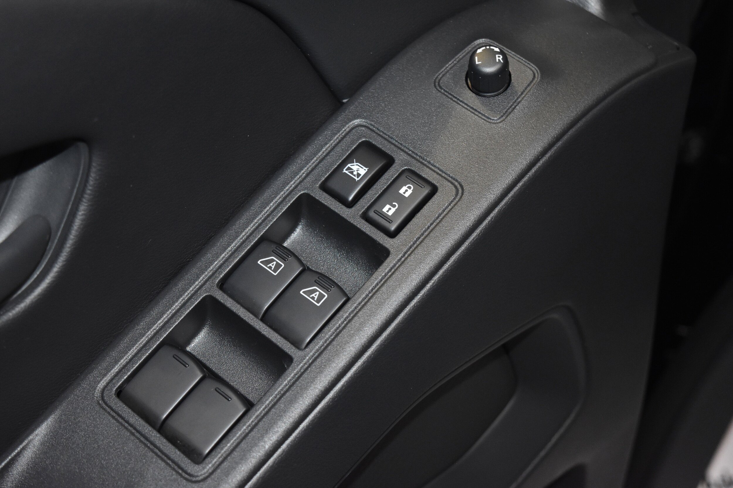 2026 Nissan Frontier SV photo 5