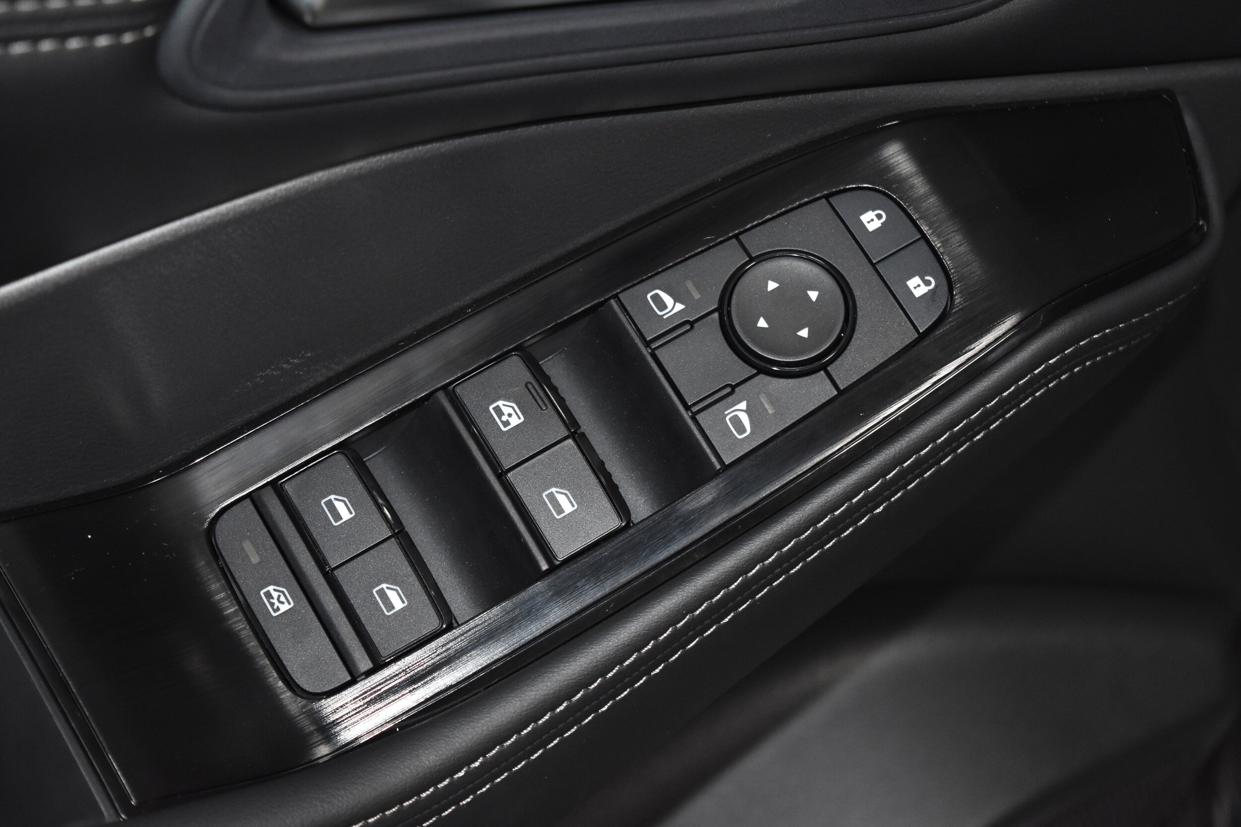 2026 Nissan Rogue SV photo 5