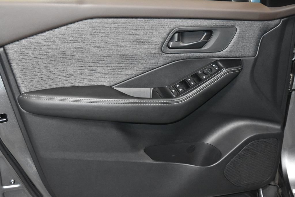 2021 Nissan Rogue S photo 3