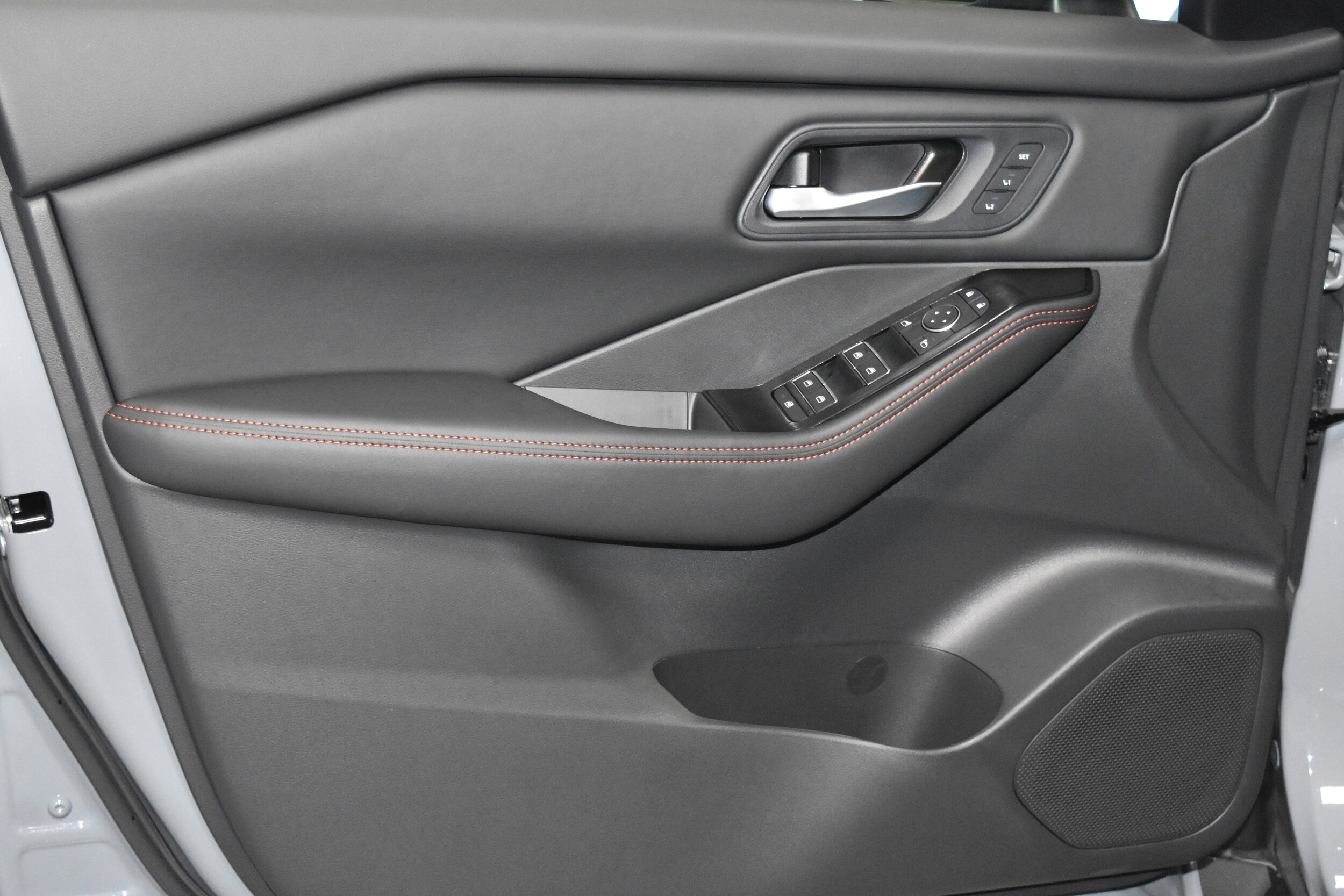 2026 Nissan Rogue SV photo 4