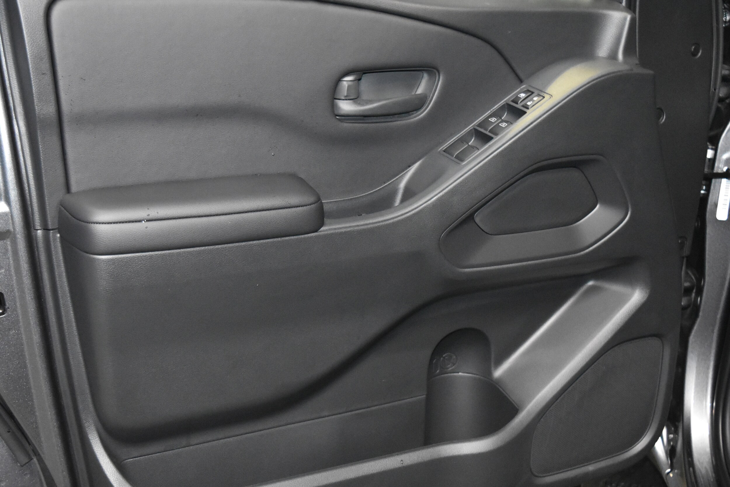 2026 Nissan Frontier S photo 4