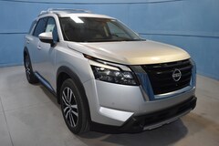 2025 Nissan Pathfinder Platinum SUV